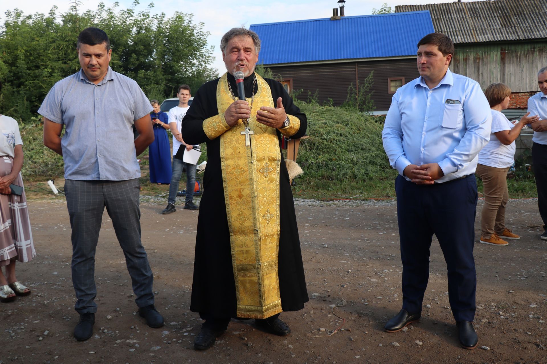 В Бондюге весело и дружно провели праздник двора