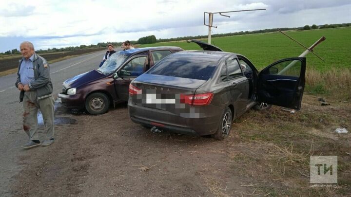 В серьезной аварии на трассе пострадали трое взрослых и ребенок