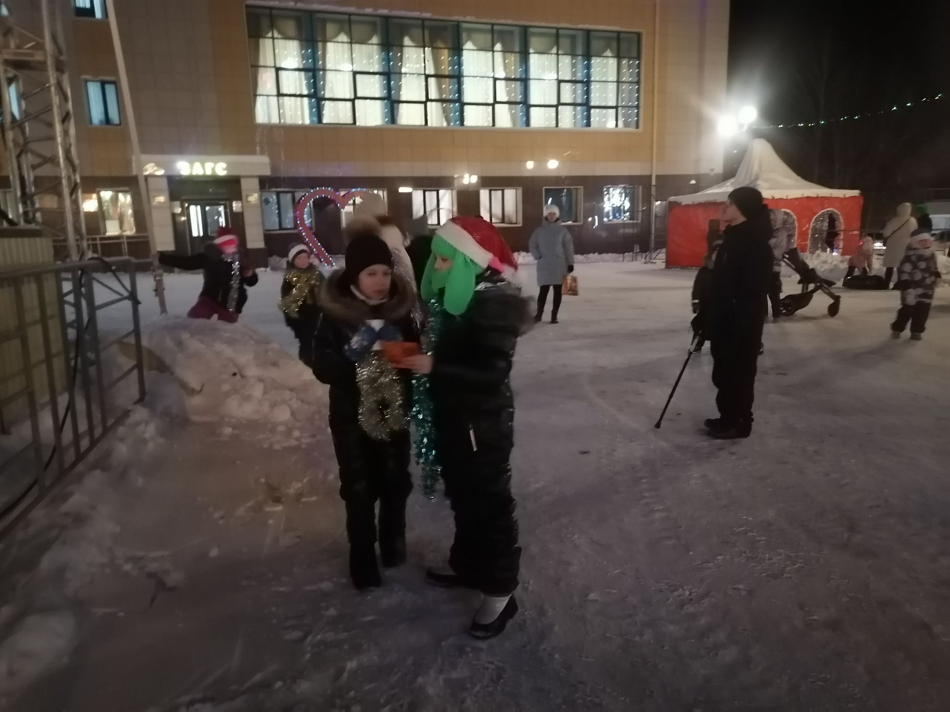 Менделеевцы дружно отметили Старый Новый год на городской площади