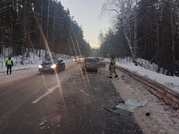 Пассажир следовавшего в сторону Менделеевска автомобиля попал в реанимацию