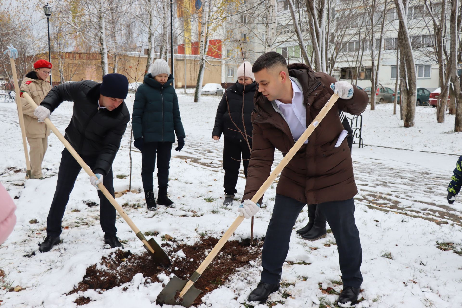 В Менделеевске открыли пять мемориальных досок героям, погибшим на зоне СВО