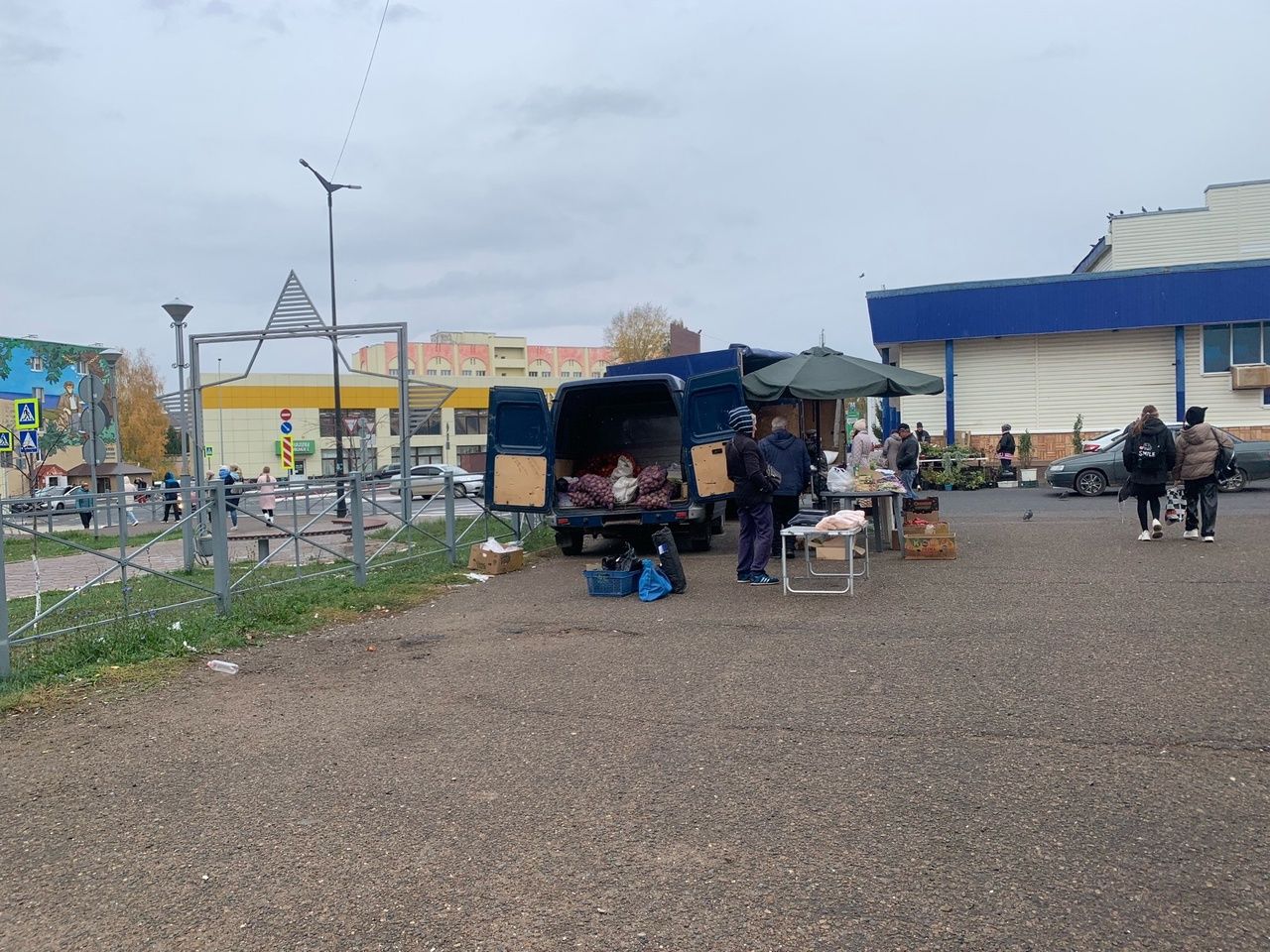 В Менделеевске продолжаются сельхозярмарки