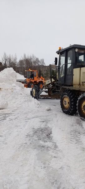 В преддверии нового 2024 года в Менделеевске приступили к украшению улиц и общественных пространств