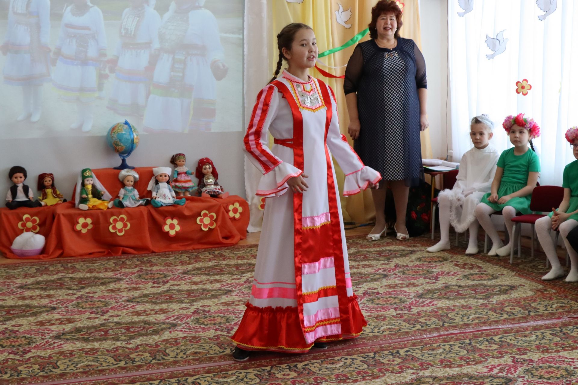 Юные менделеевцы отметили Всемирный День родного языка