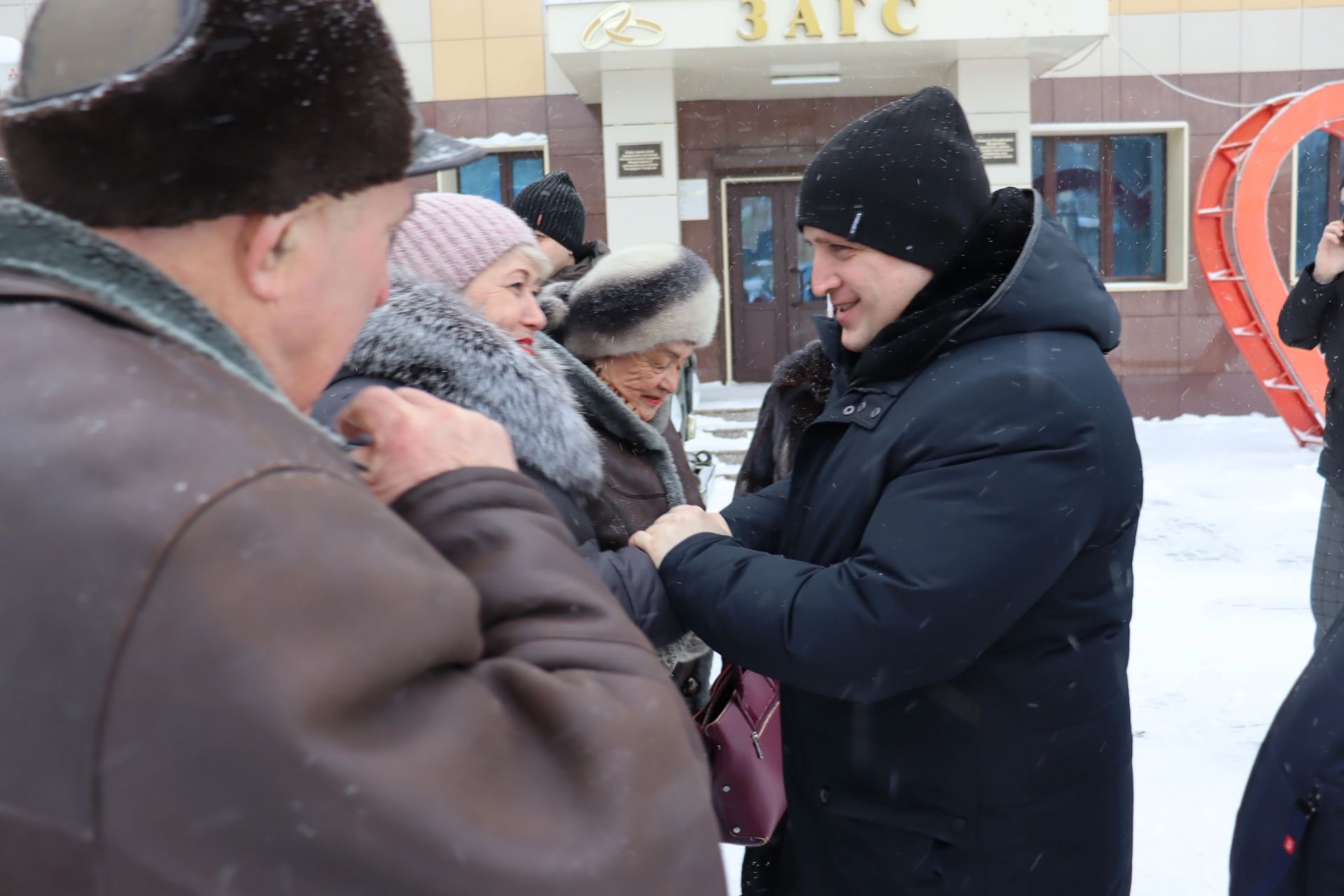 УАЗ из Менделеевска отправился в зону СВО нашим бойцам