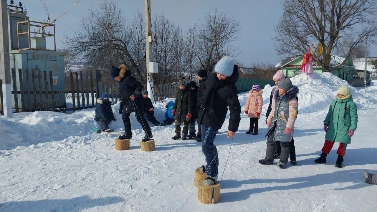 В селе Монашево Масленицу отметили народными забавами и играми