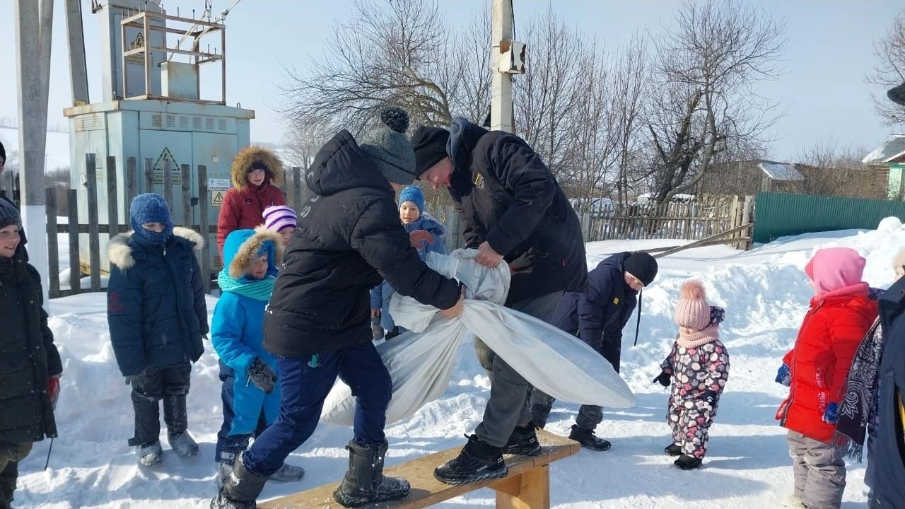 В селе Монашево Масленицу отметили народными забавами и играми