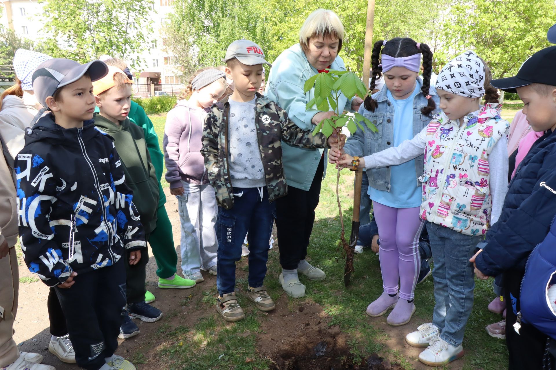 В детском саду Менделеевска появится Аллея выпускников