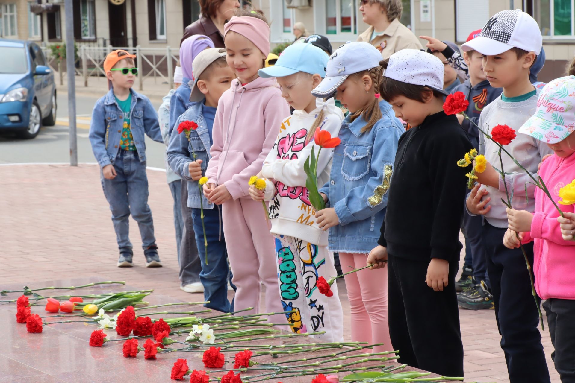 Юные менделеевцы почтили память погибших солдат