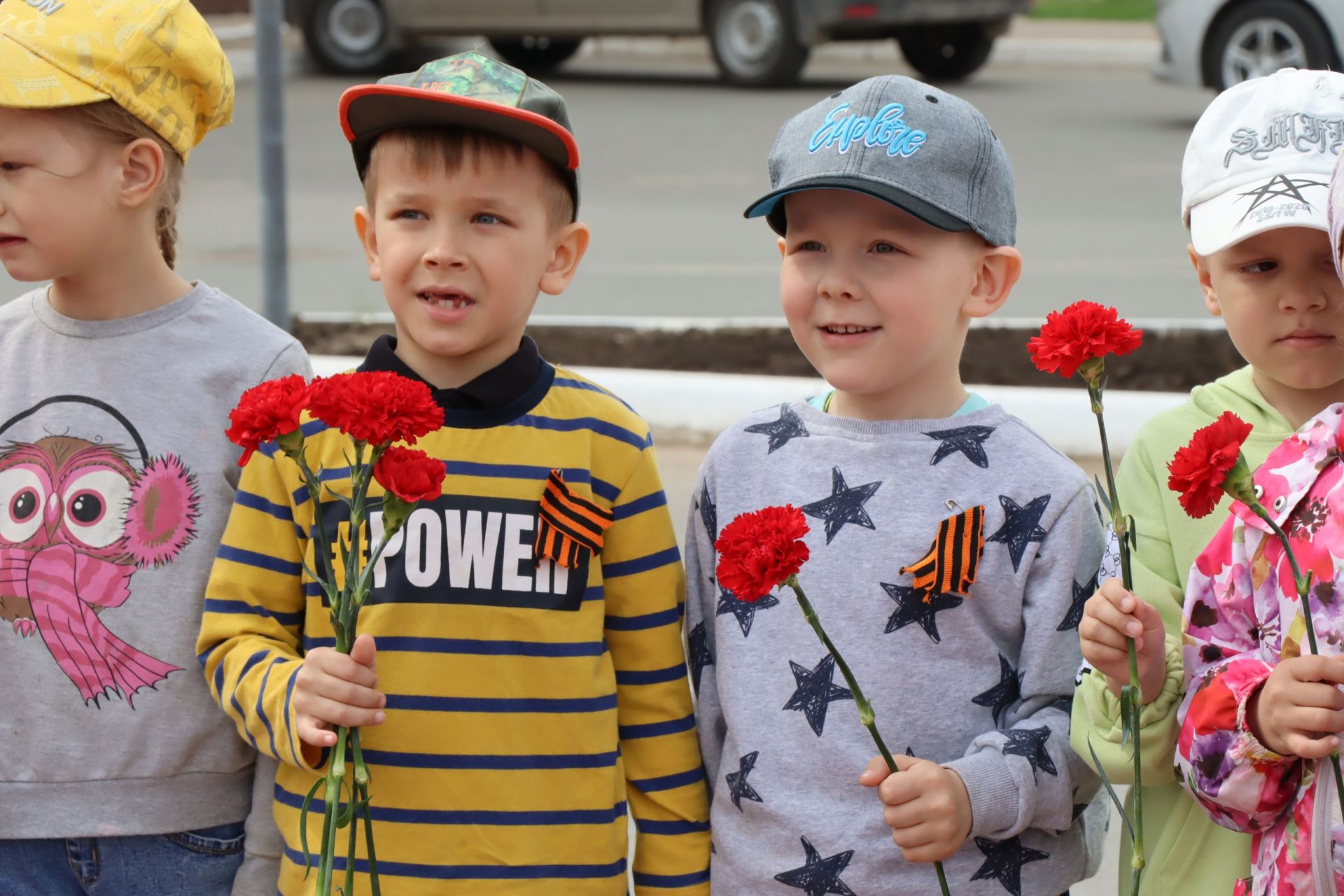 Юные менделеевцы почтили память погибших солдат