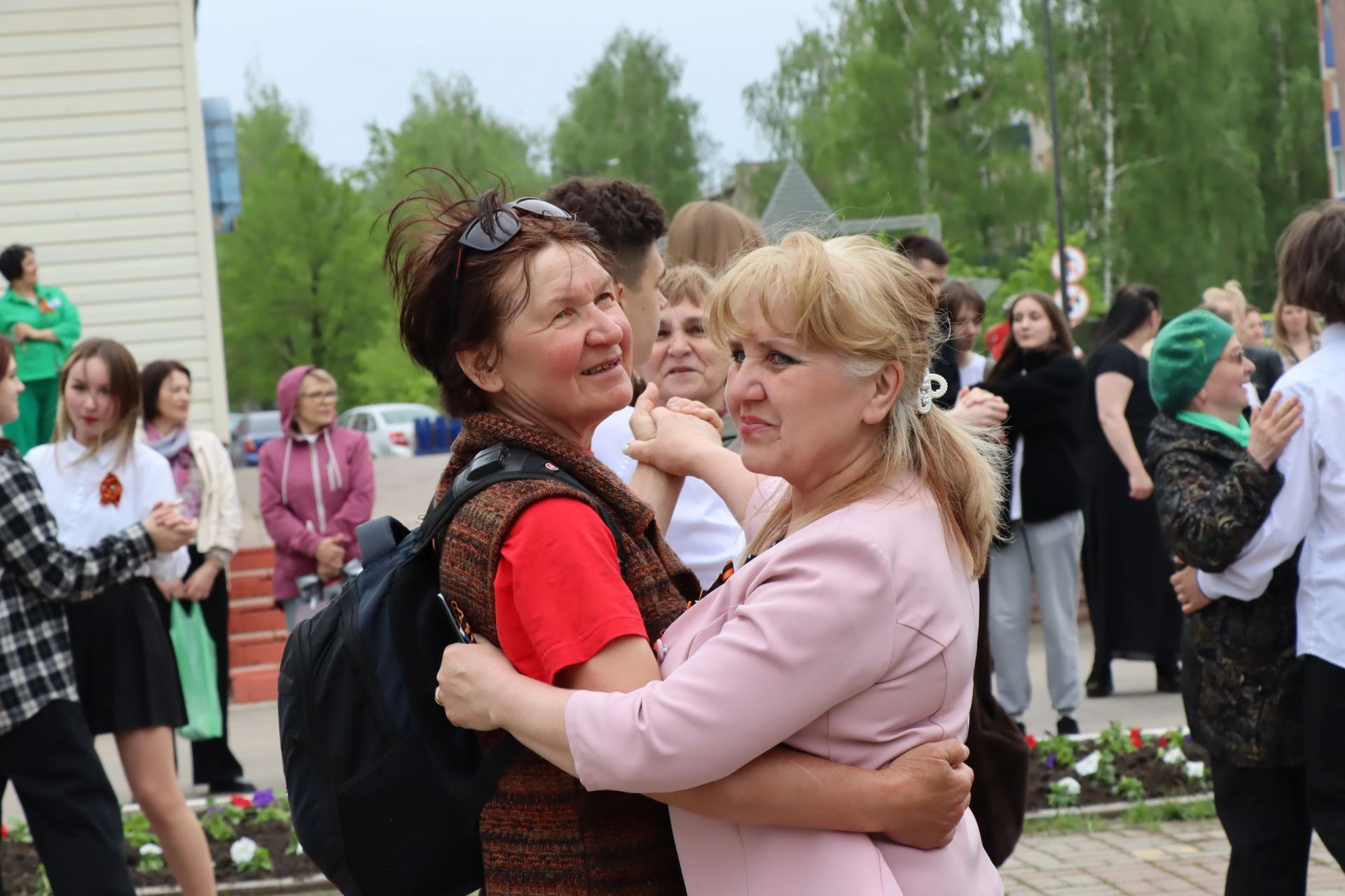 Жители Менделеевска закружились в «Вальсе Победы»