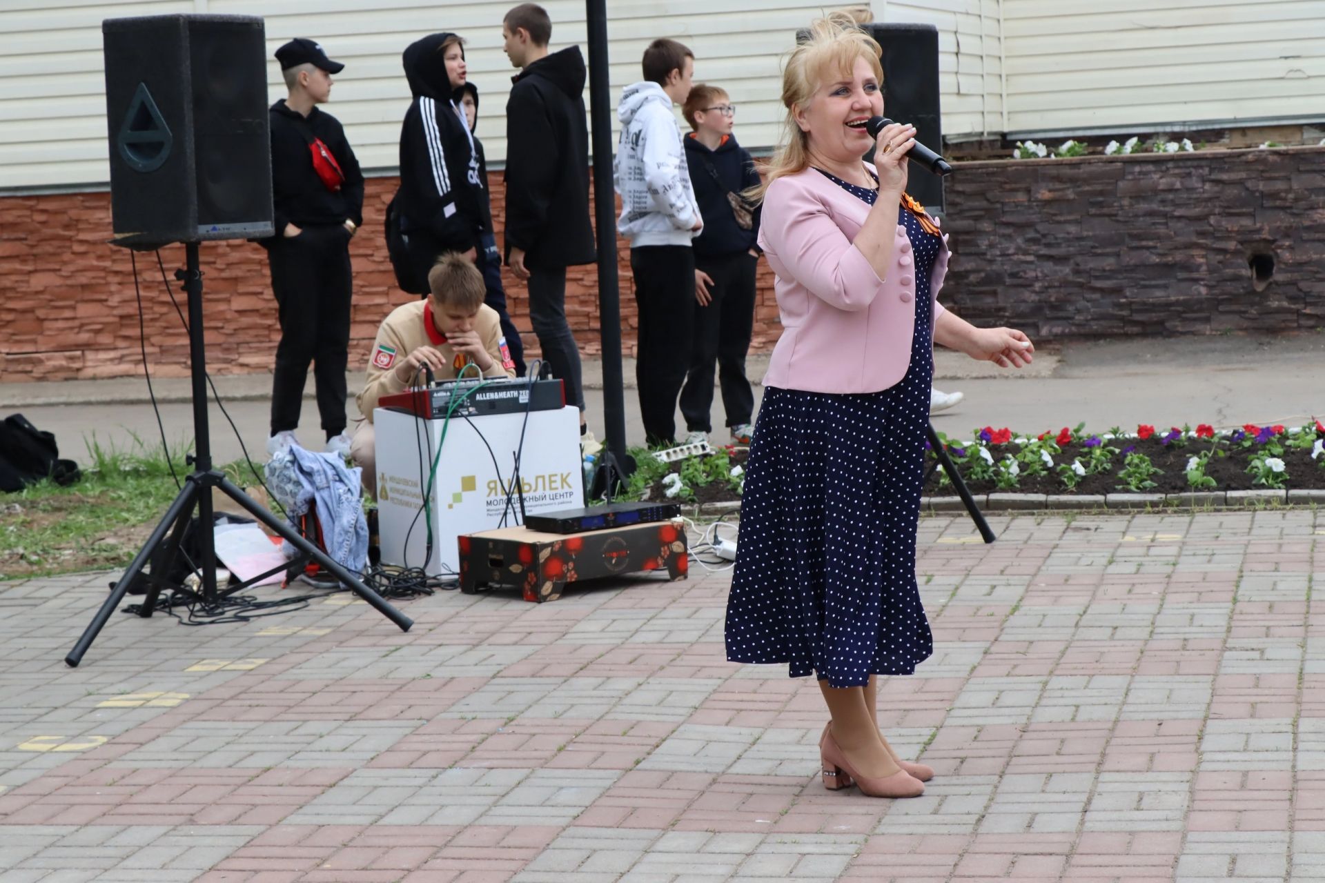 Жители Менделеевска закружились в «Вальсе Победы»