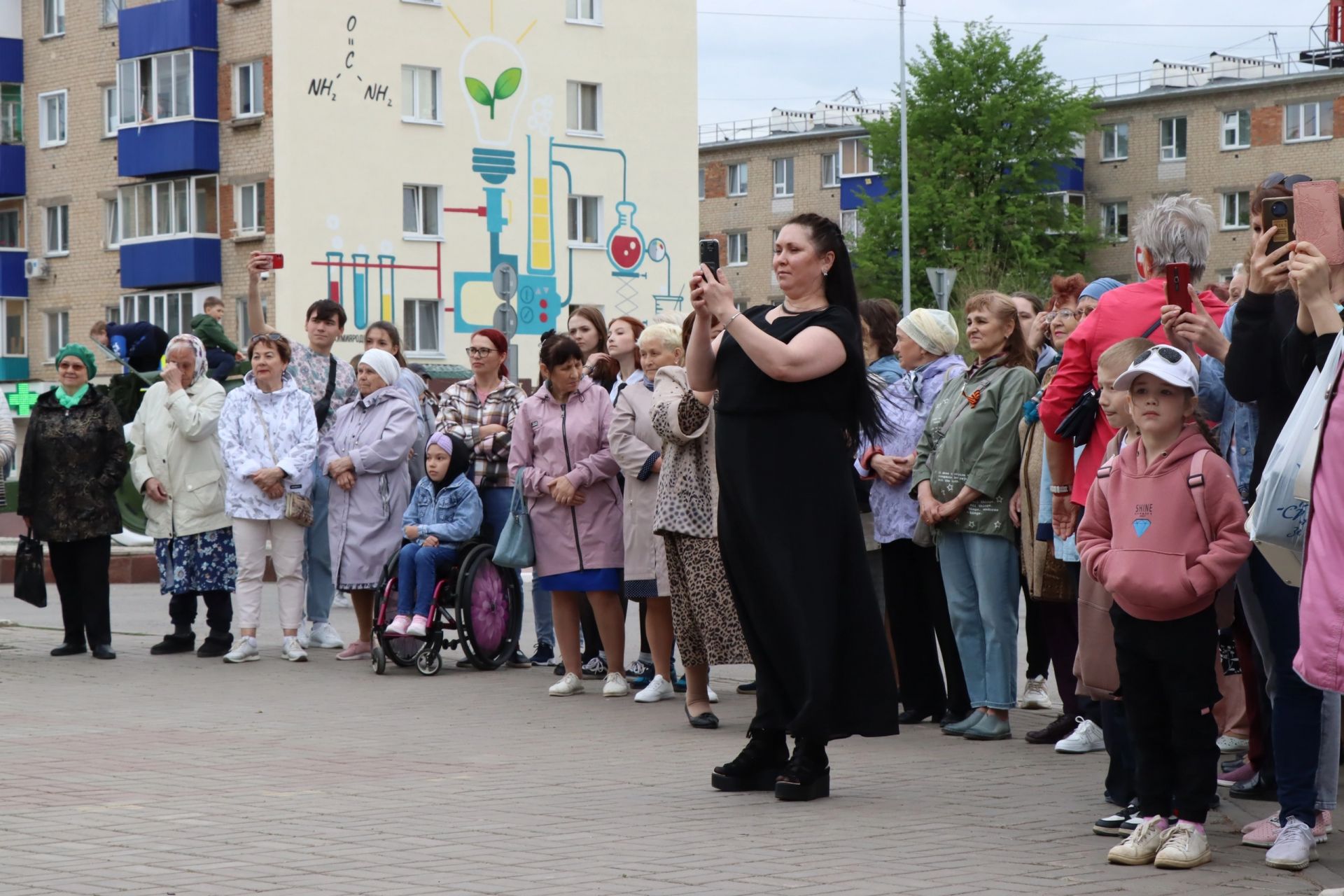 Жители Менделеевска закружились в «Вальсе Победы»