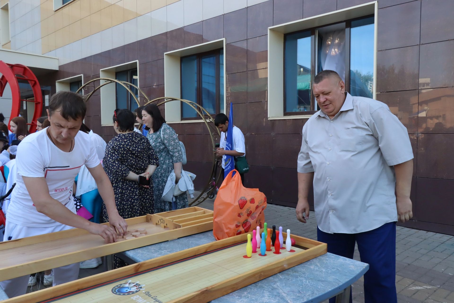 В Менделеевске провели концертно-развлекательную программу «Здравствуй, лето»