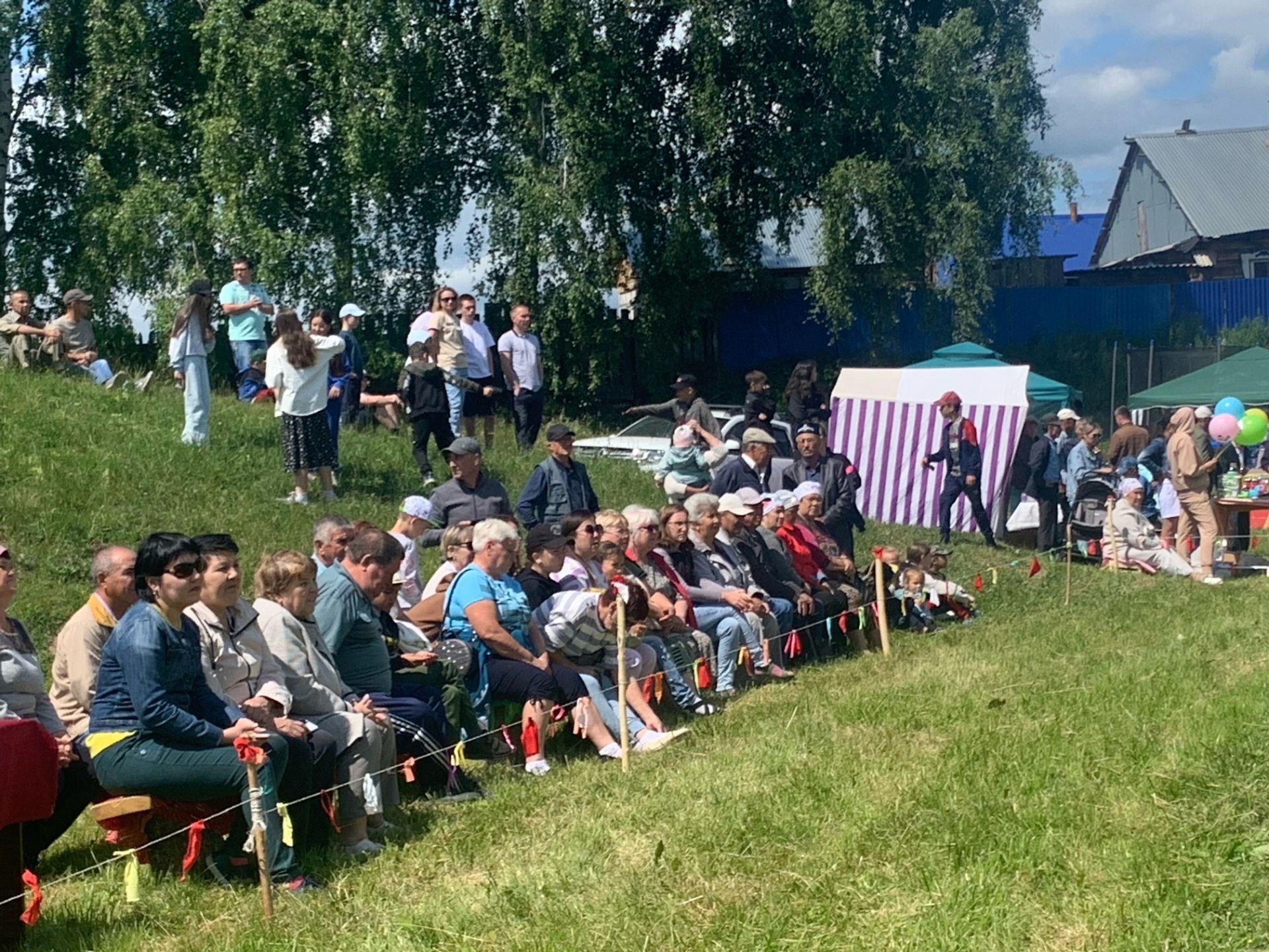 В деревне Тойгузино Менделеевского района обнаружили белого медведя