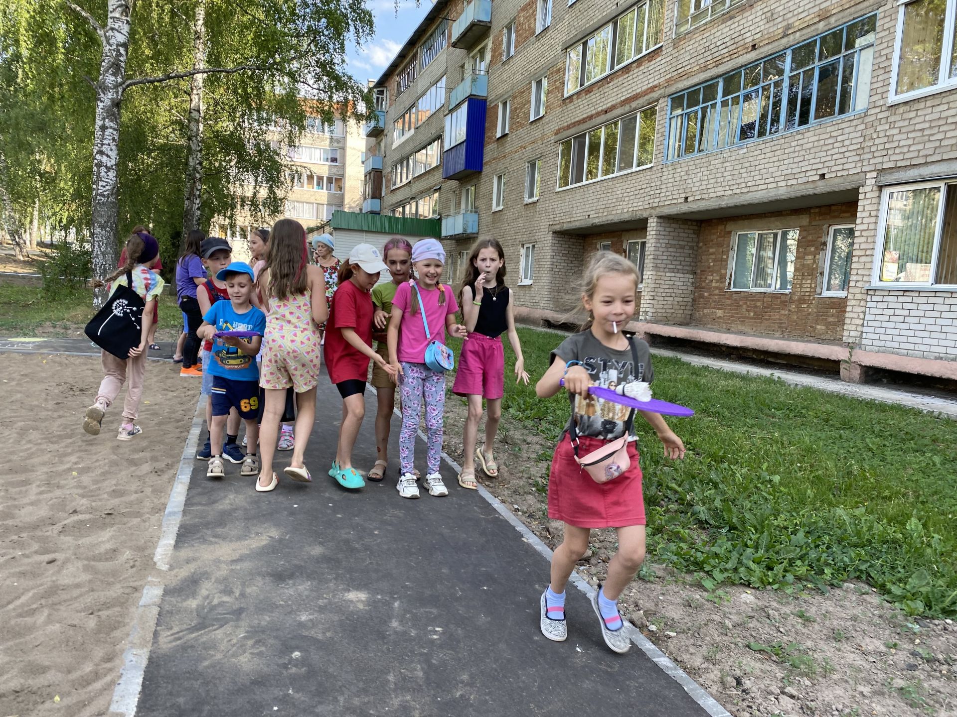 В Менделеевске по улице Фомина прошел праздник Двора и итоговый розыгрыш подписки