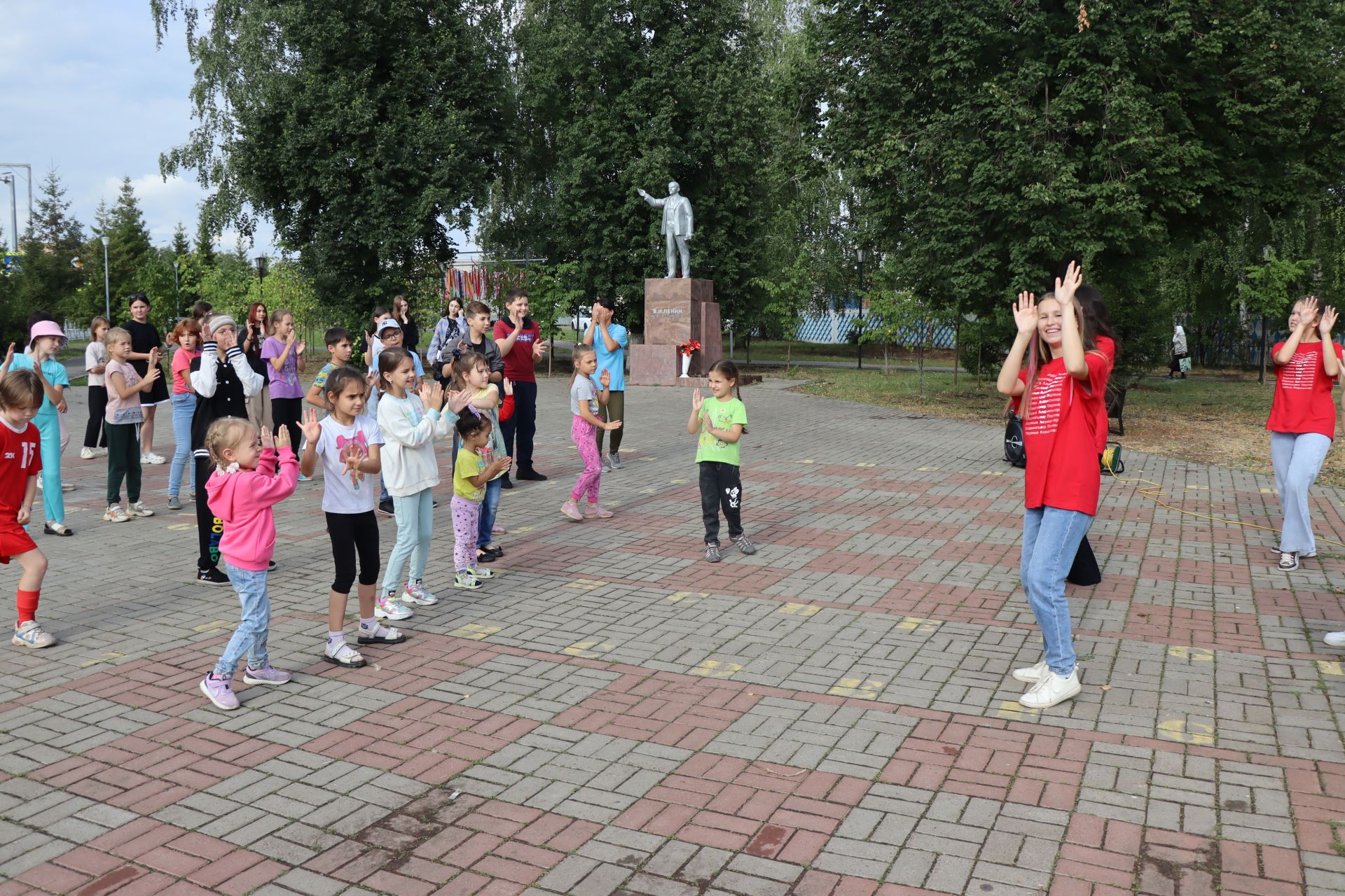 В Менделеевске проходят бесплатные занятия спортом на свежем воздухе