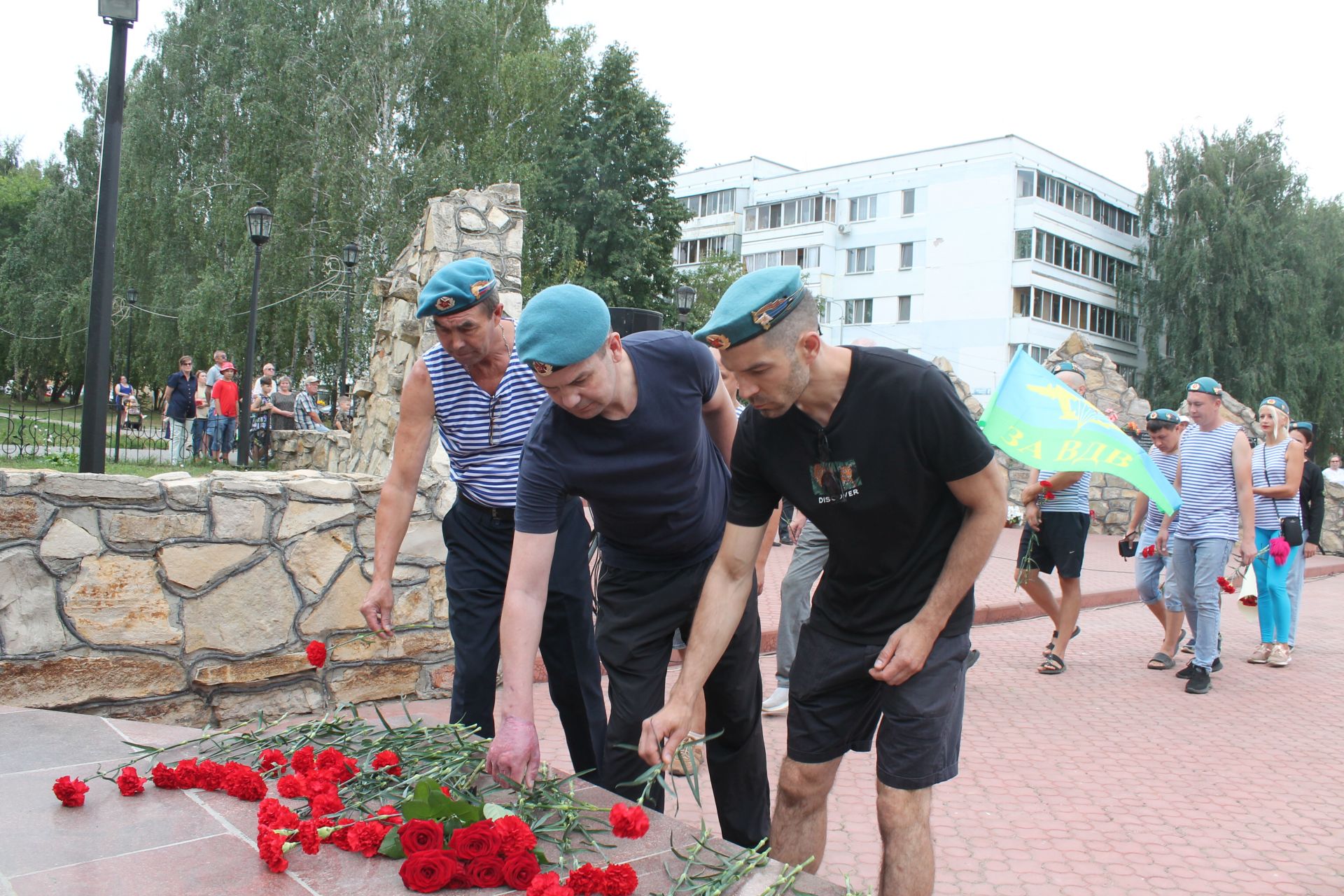 Менделеевцы отметили День Воздушно-десантных войск