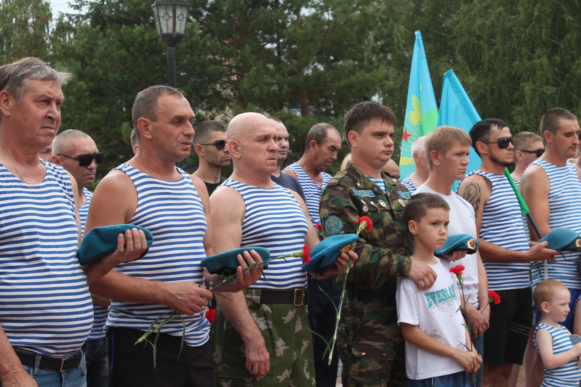 Менделеевцы отметили День Воздушно-десантных войск