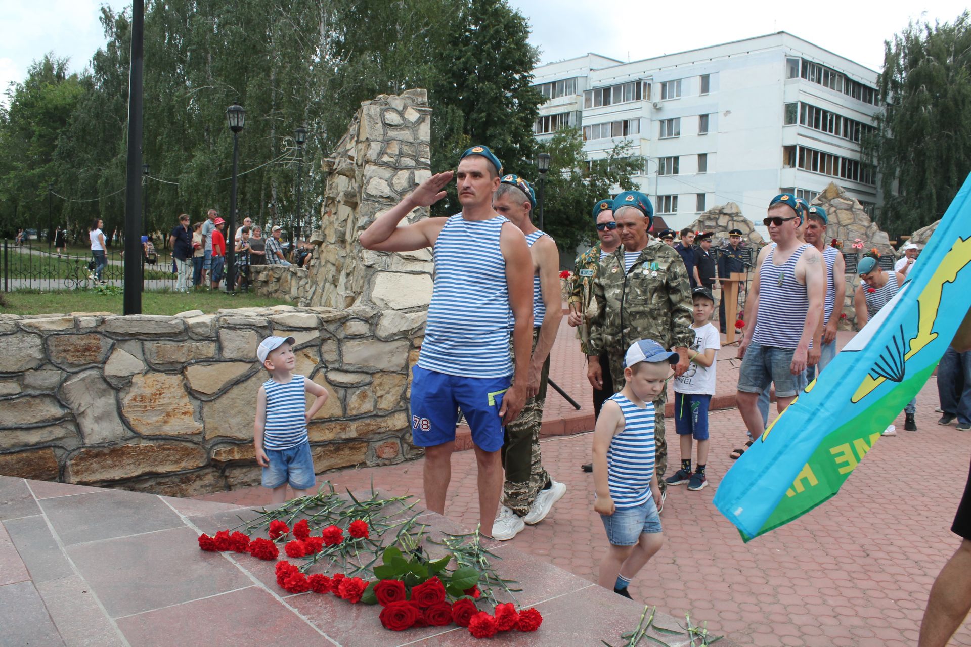 Менделеевцы отметили День Воздушно-десантных войск