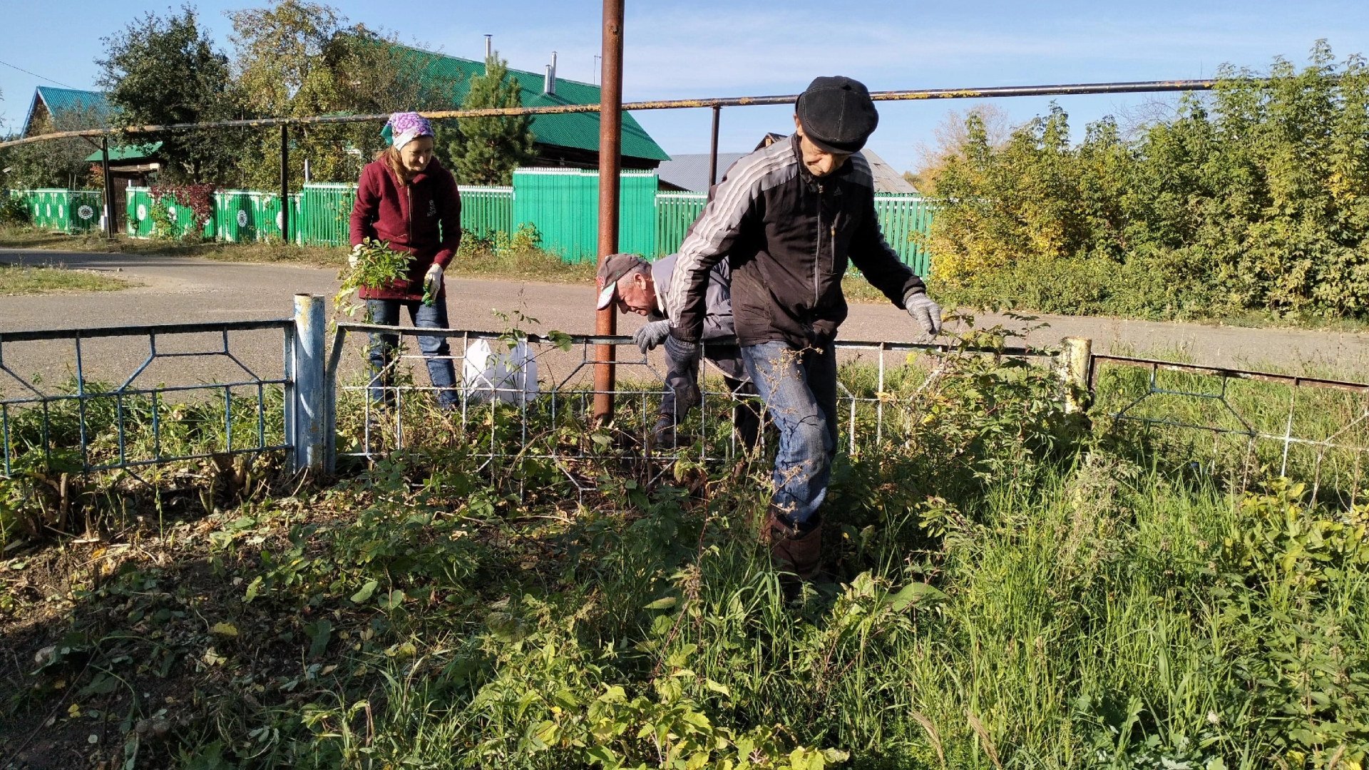 Псеевский СДК привел в порядок детскую площадку