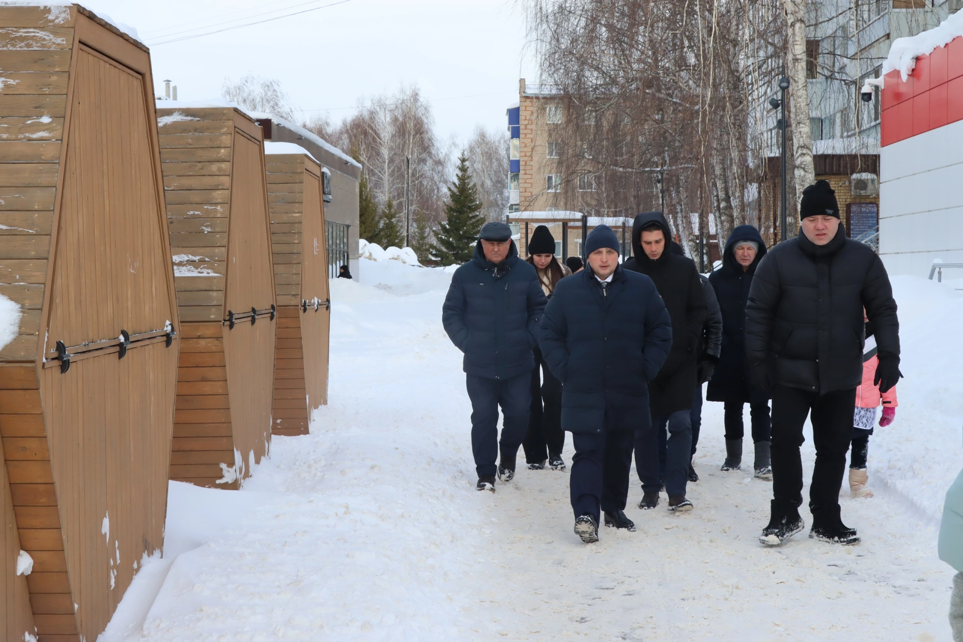 Ситуация по очистке улиц и дворов от снега на постоянном контроле главы Менделеевского района Радмира Беляева