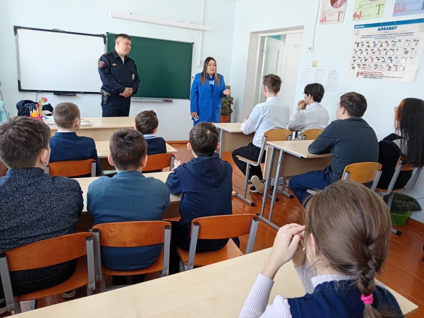 Школьникам Менделеевского района рассказали, что следует помнить при движении в сельской местности