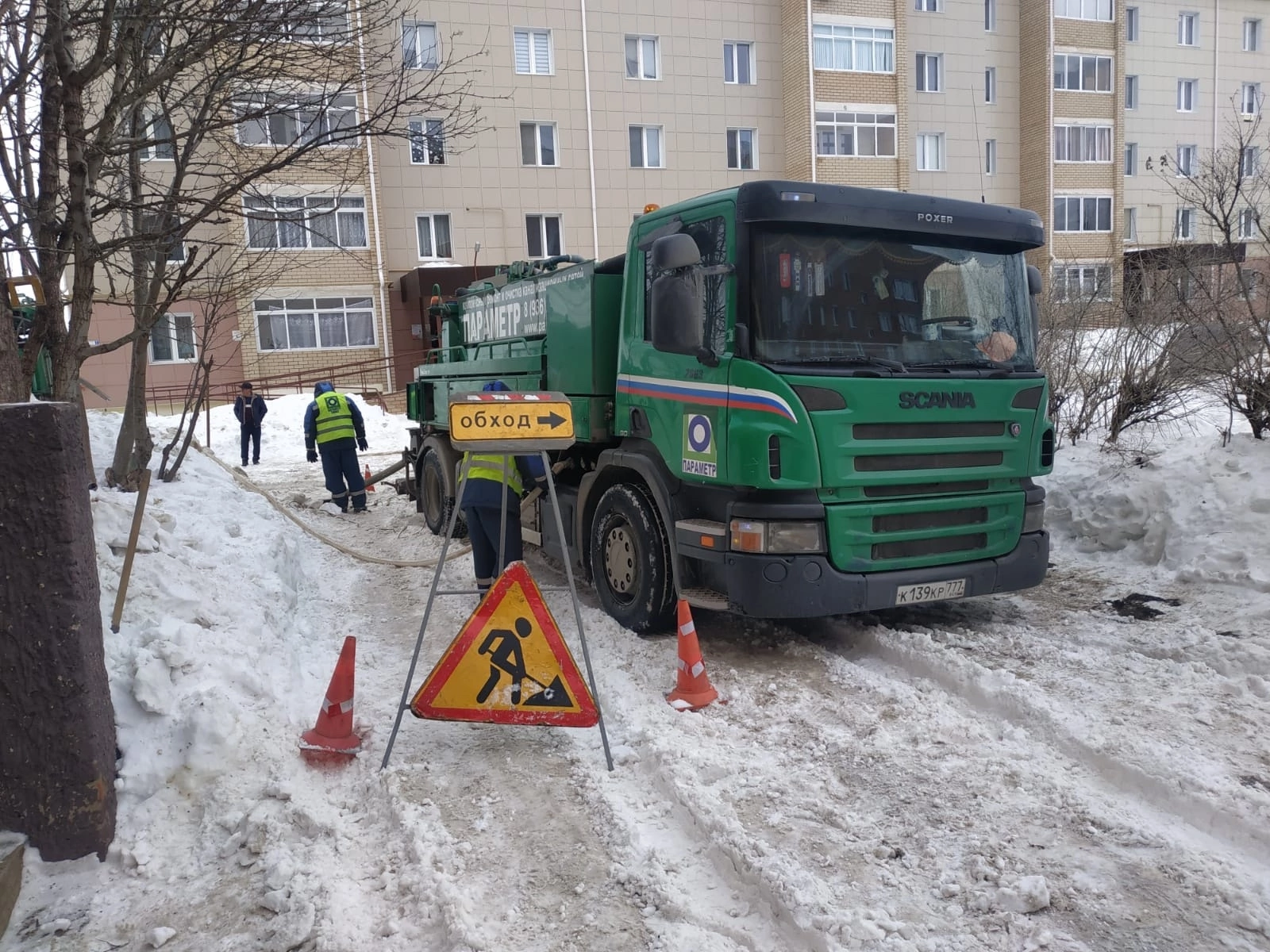 В Менделеевске продолжаются работы по очистке систем канализации