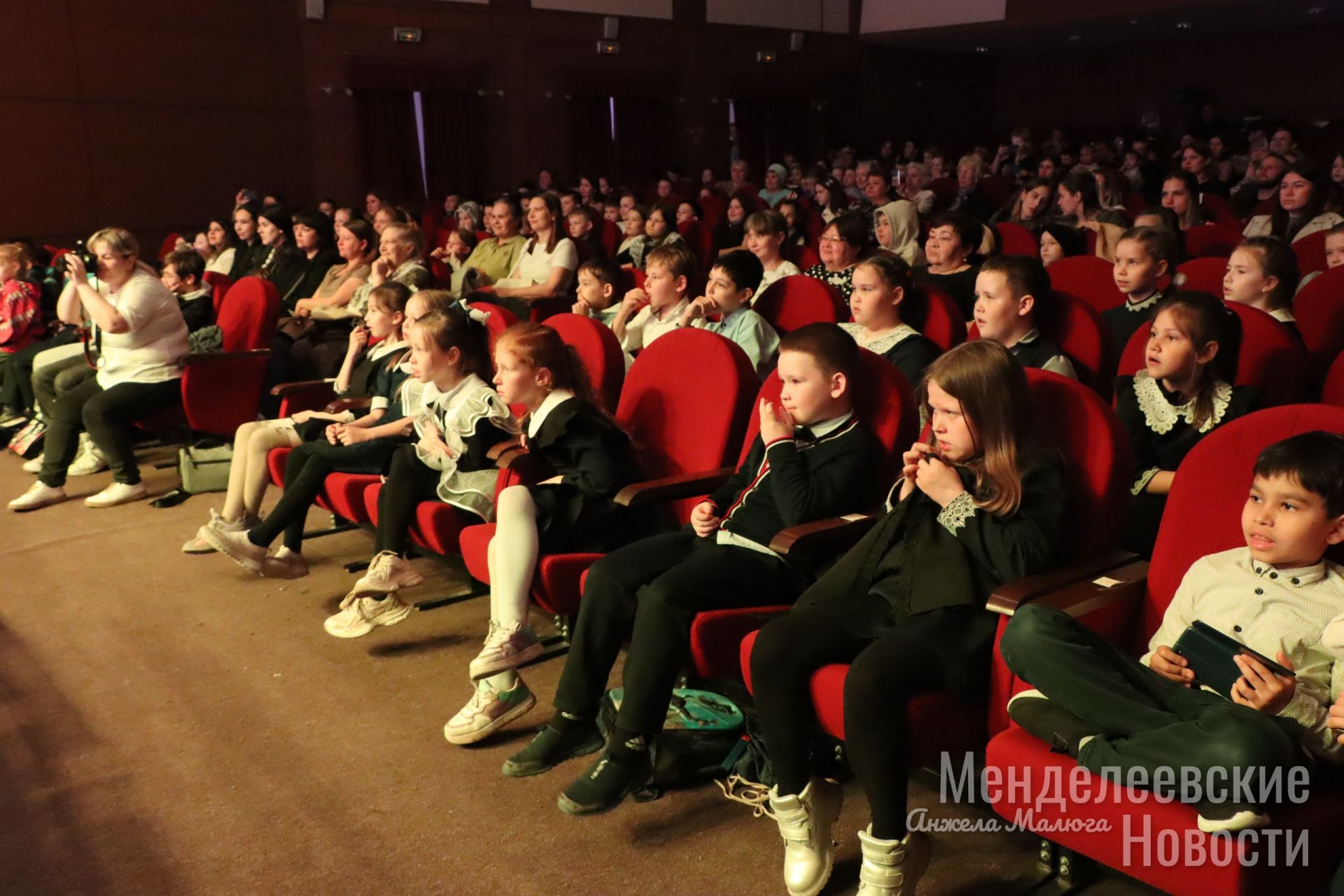 В Менделеевске музыкальный спектакль «Что за прелесть эти сказки» посмотрели более 250 зрителей