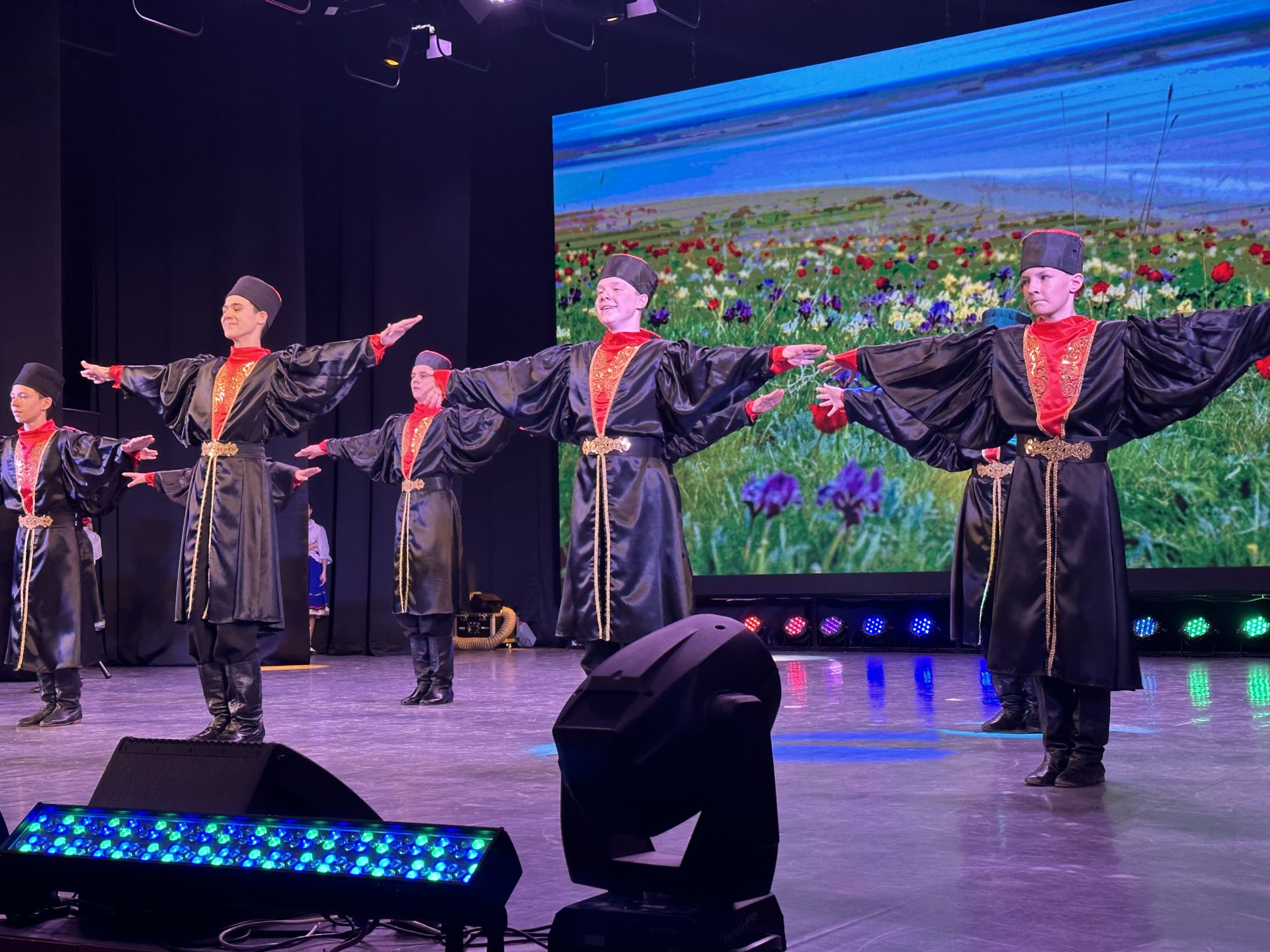 В День танца чествовали  выпускников заслуженного коллектива народного творчества РФ «Шаян»
