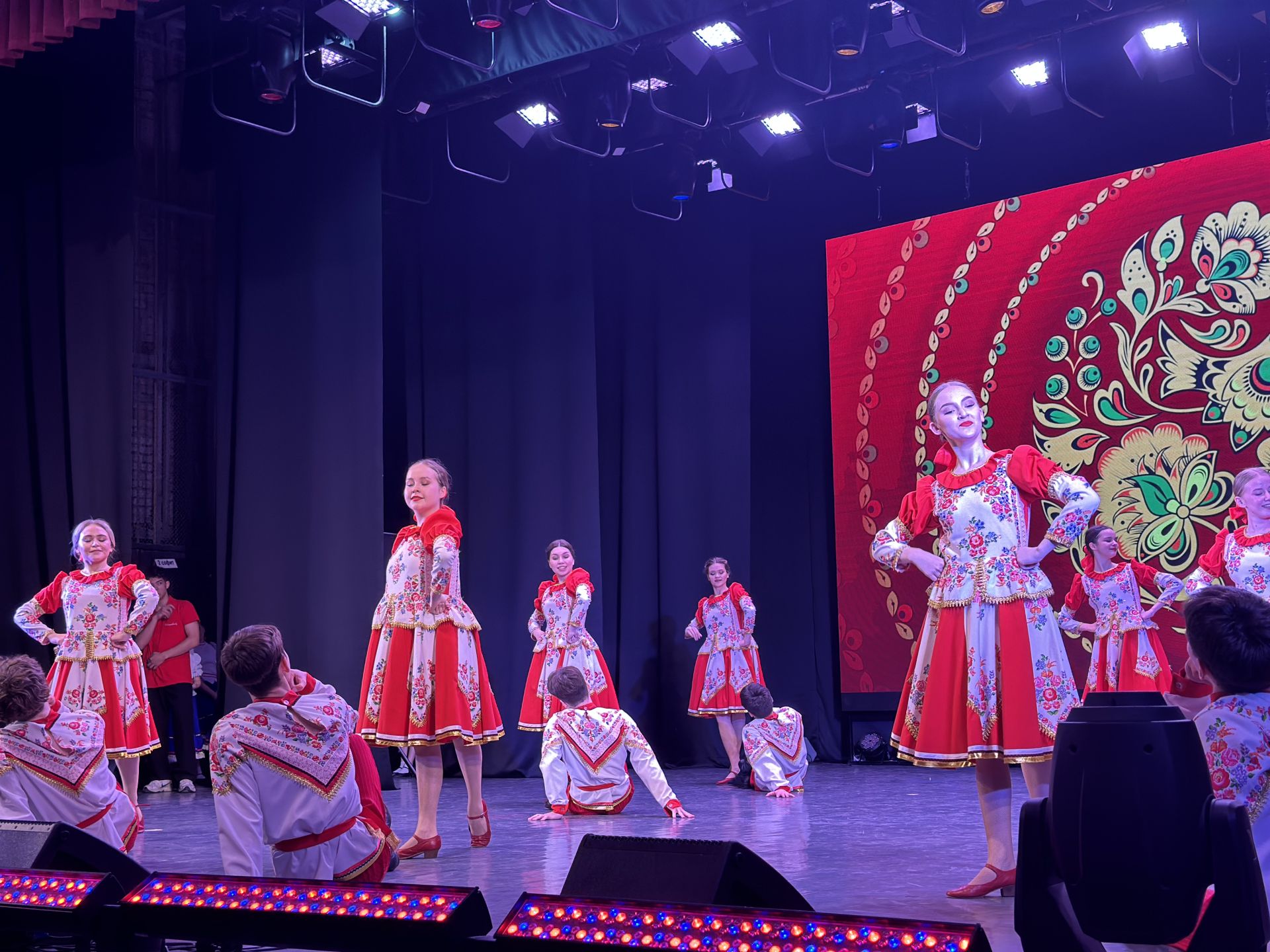 В День танца чествовали  выпускников заслуженного коллектива народного творчества РФ «Шаян»
