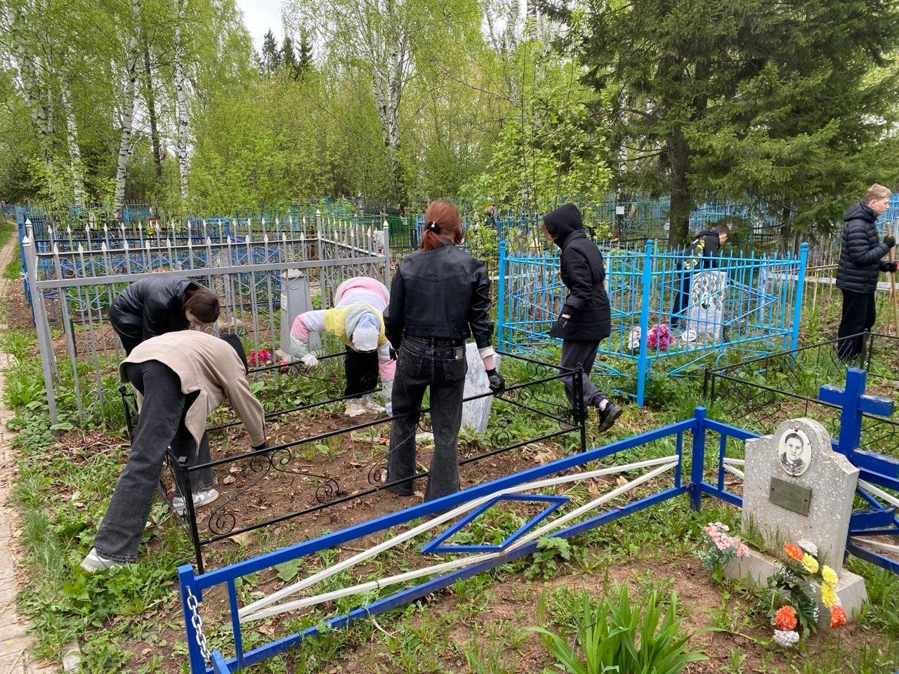 Менделеевские активисты провели ряд мемориально-патронажных акций