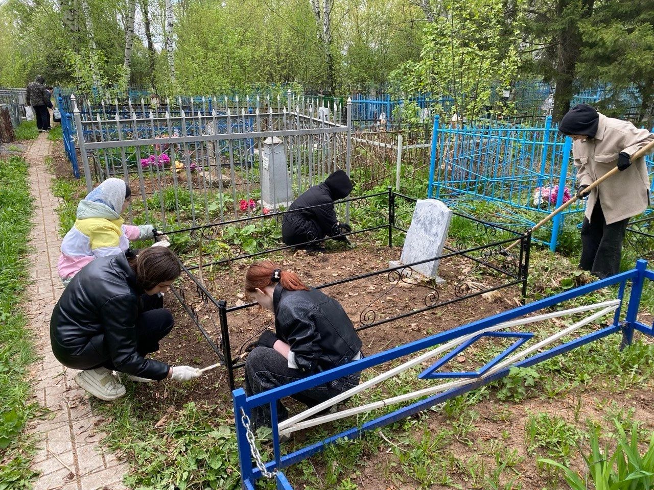 Менделеевские активисты провели ряд мемориально-патронажных акций