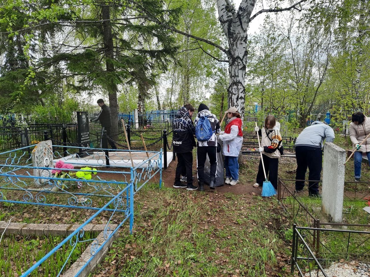 Менделеевские активисты провели ряд мемориально-патронажных акций