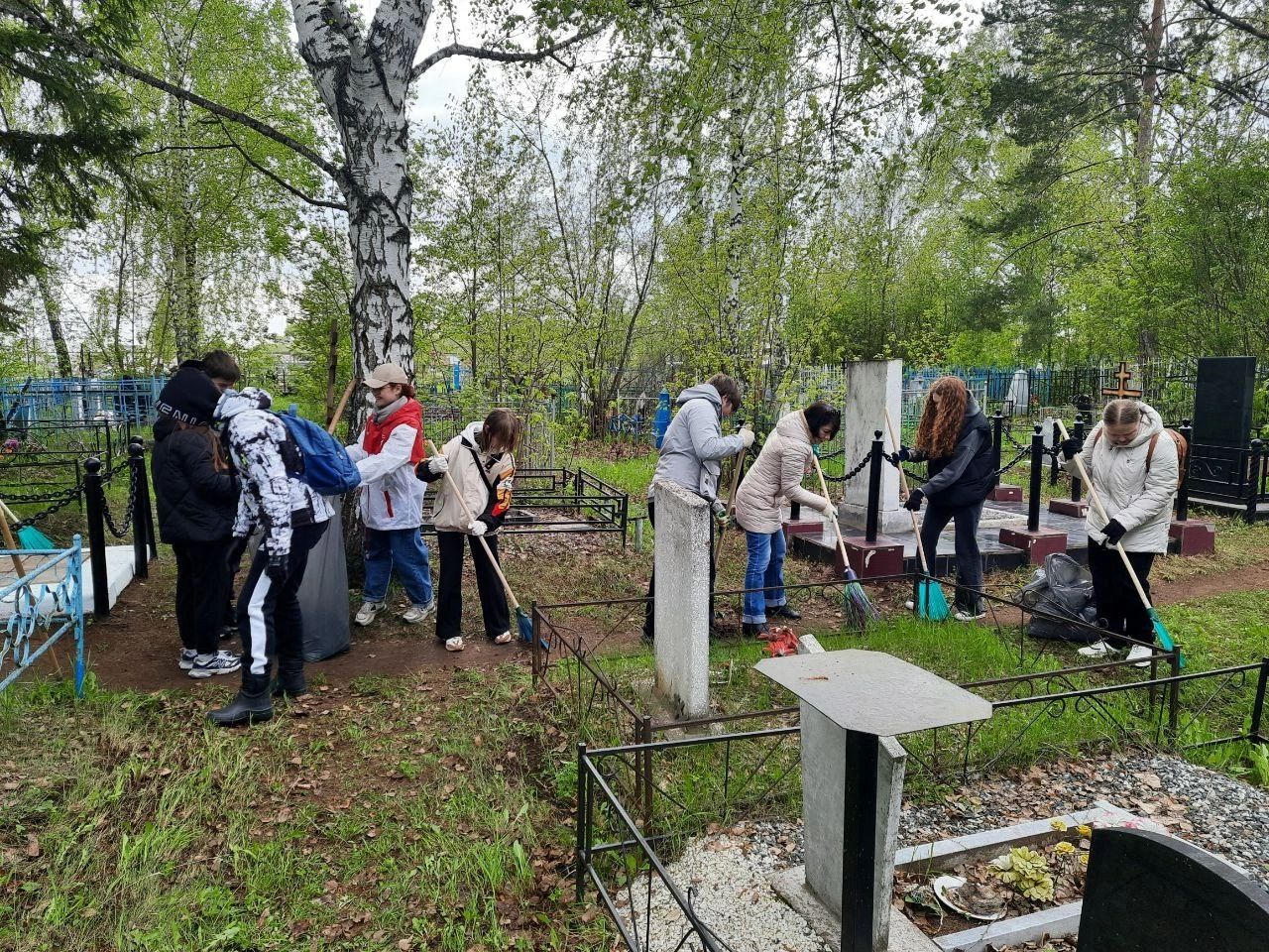 Менделеевские активисты провели ряд мемориально-патронажных акций