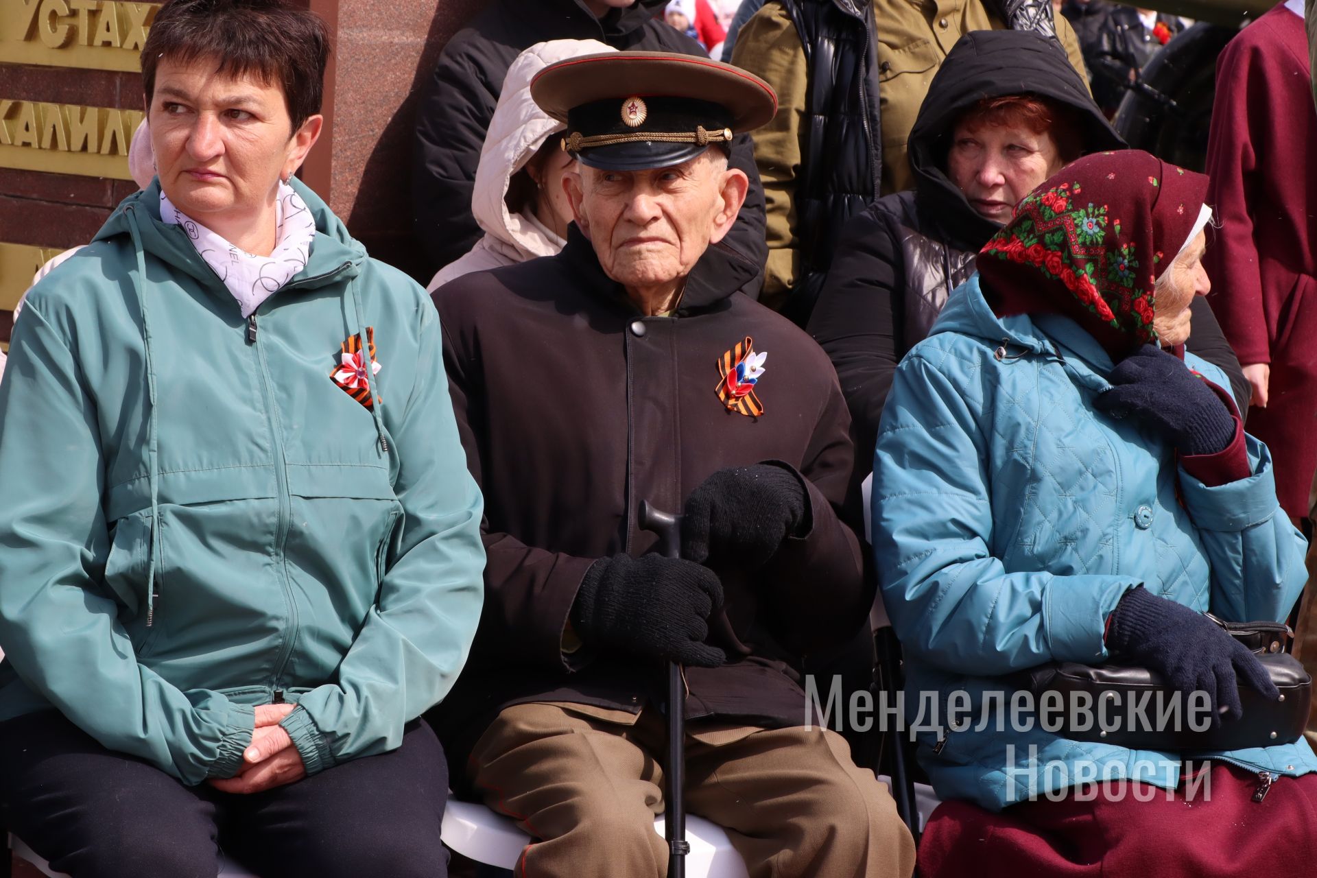 Праздник со слезами на глазах и снегом: в Менделеевске отметили День Победы