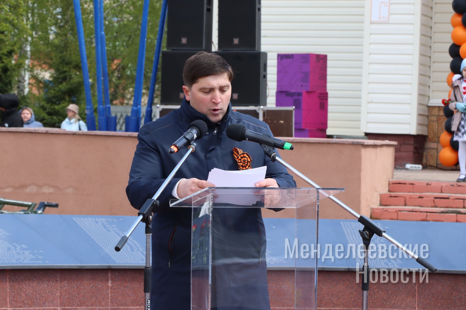 Праздник со слезами на глазах и снегом: в Менделеевске отметили День Победы