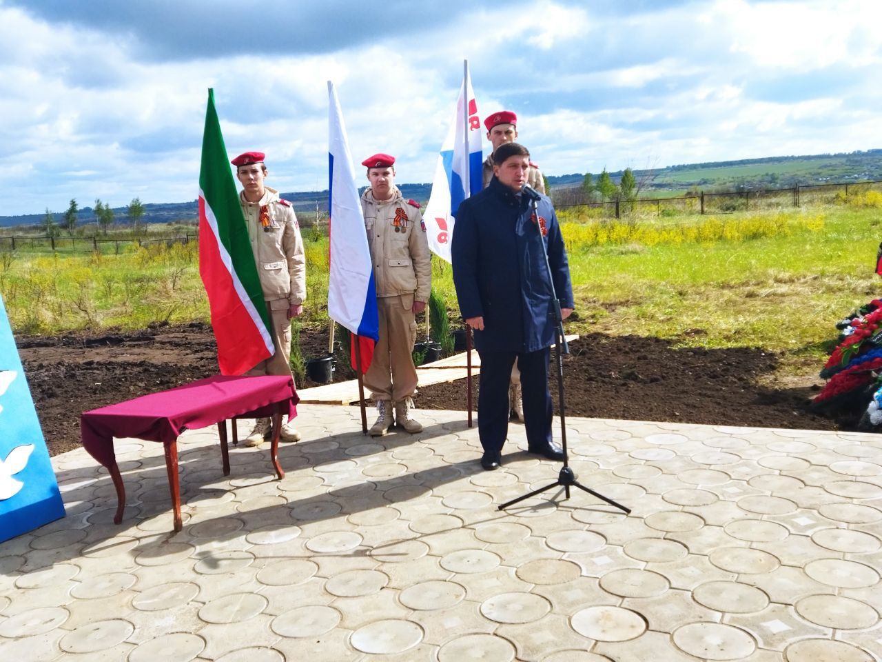 В Менделеевске в День Победы открыли мемориалы памяти героям СВО