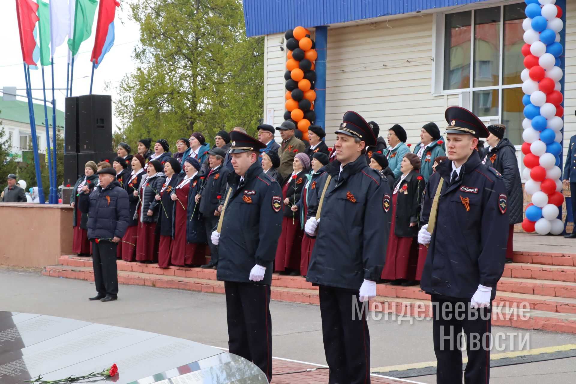 Праздник со слезами на глазах и снегом: в Менделеевске отметили День Победы