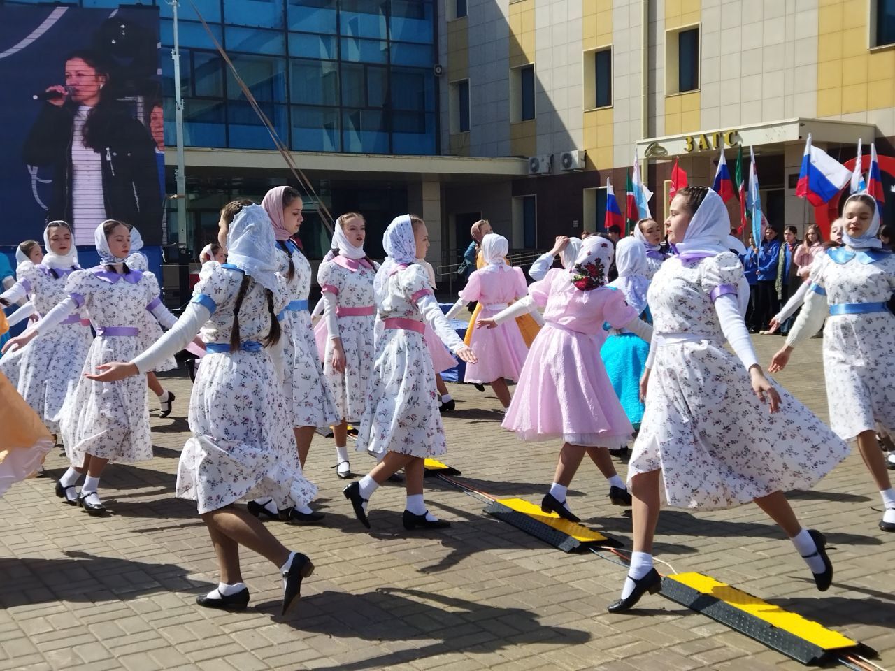 В Менделеевске театрализованную хореографическую композицию посвятили Великой Победе