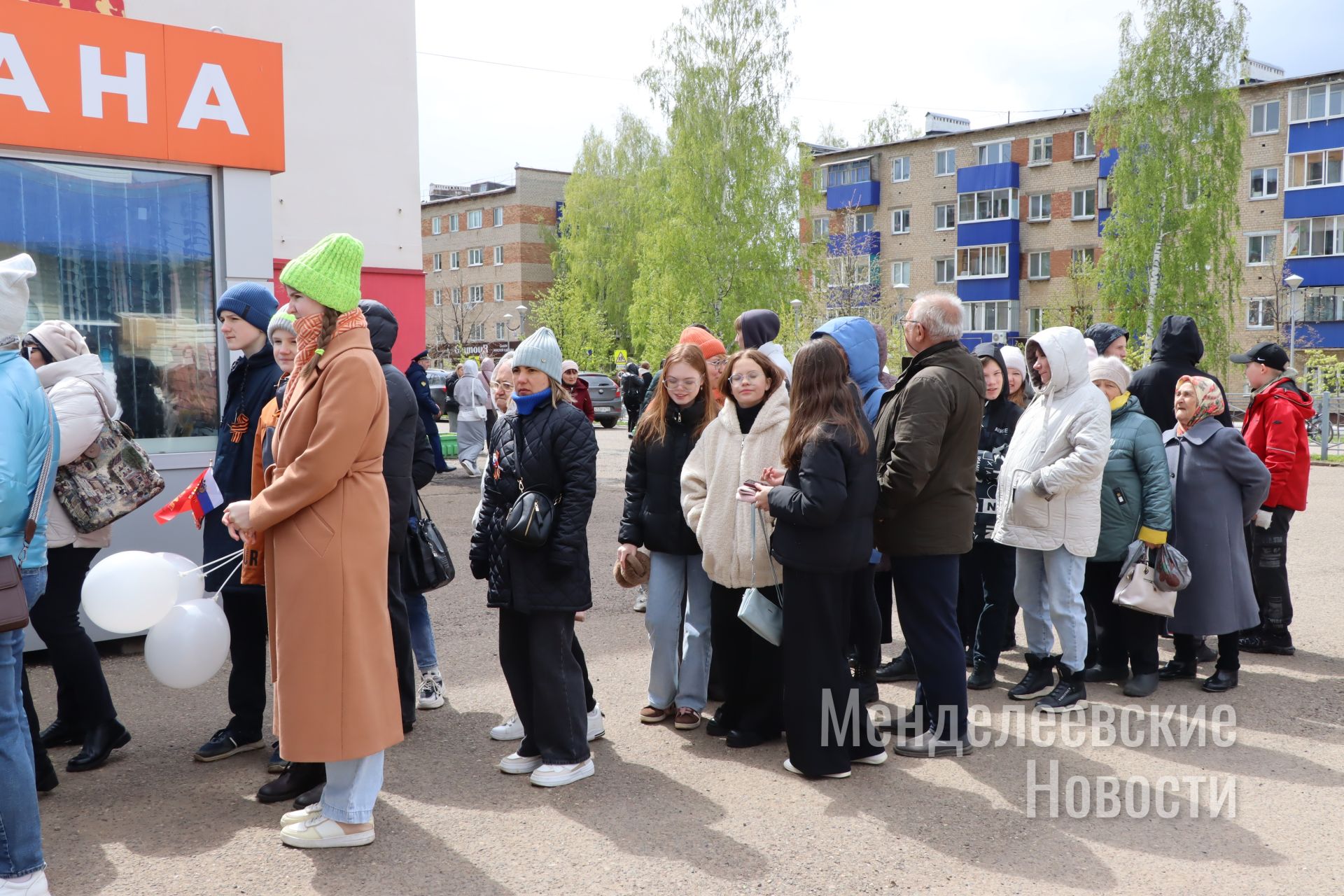 Менделеевцев угостили солдатской кашей