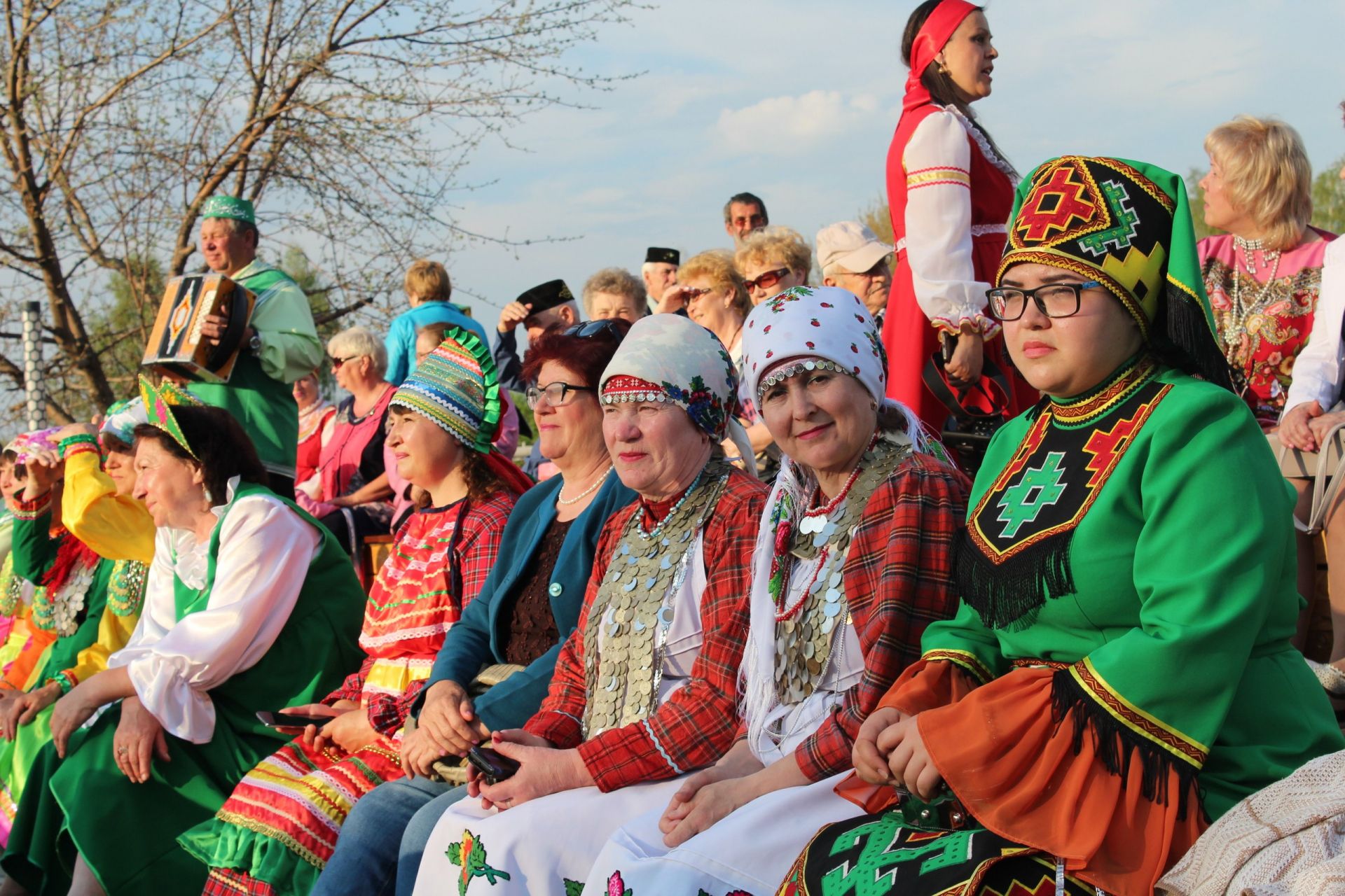 Парад национальных костюмов и фестиваль гармонистов.