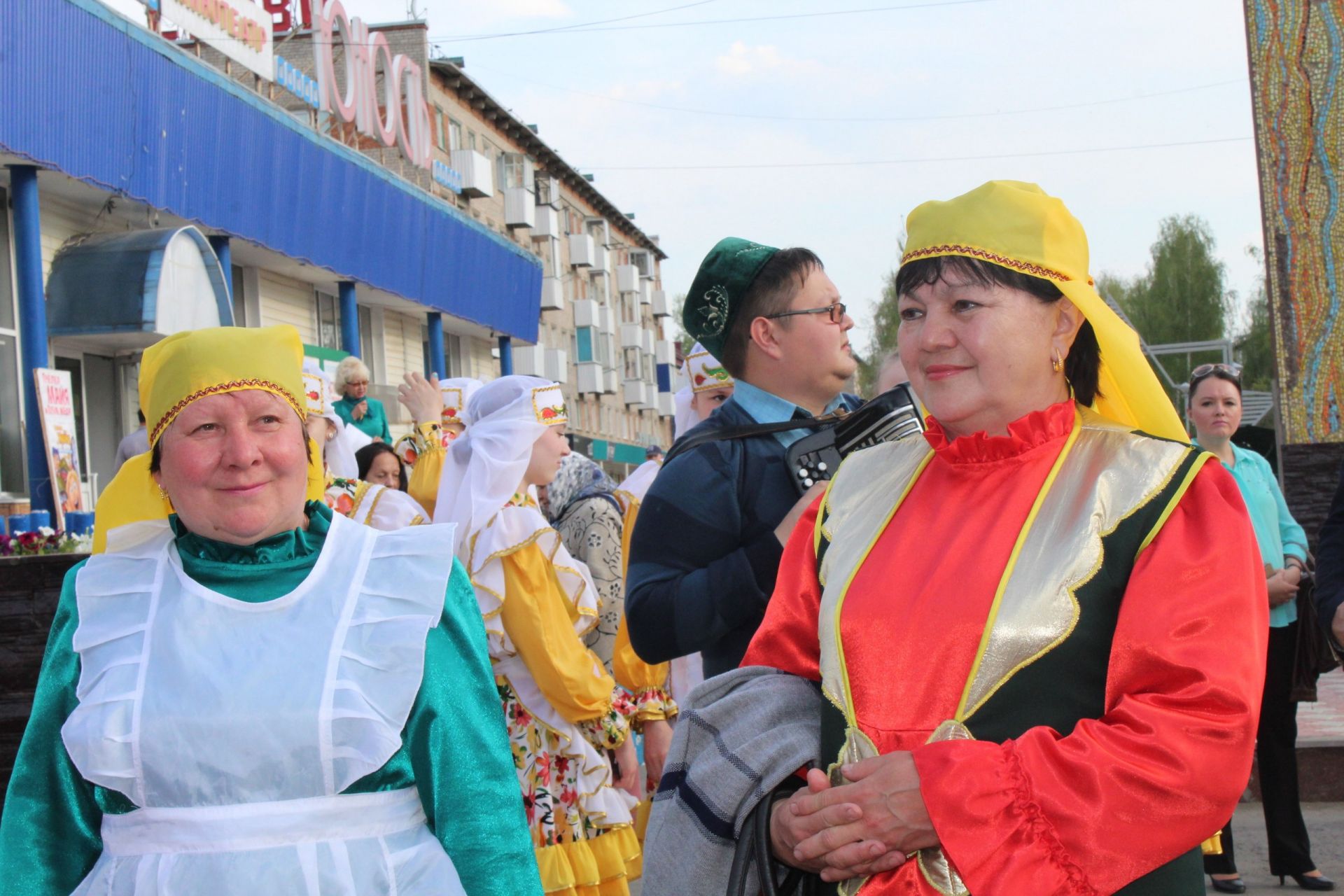 Парад национальных костюмов и фестиваль гармонистов.