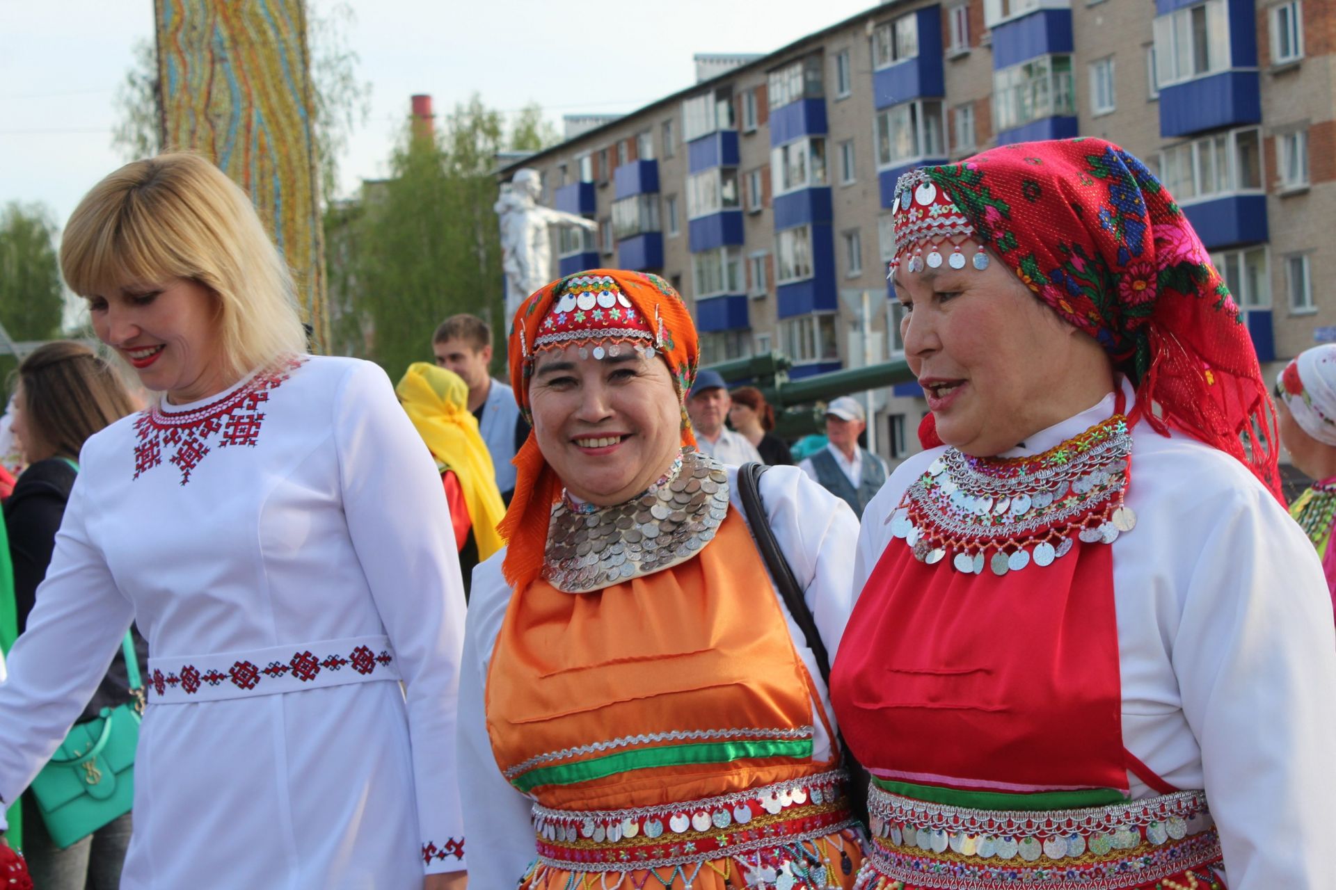 Парад национальных костюмов и фестиваль гармонистов.