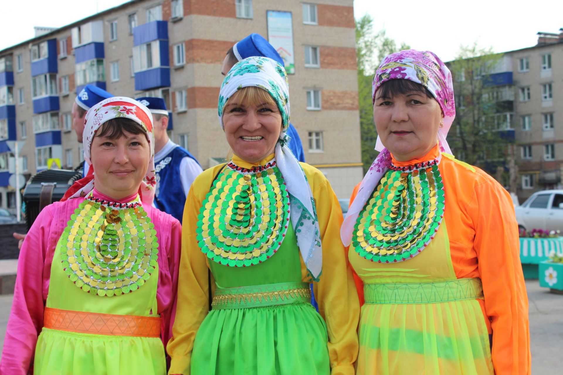 Парад национальных костюмов и фестиваль гармонистов.