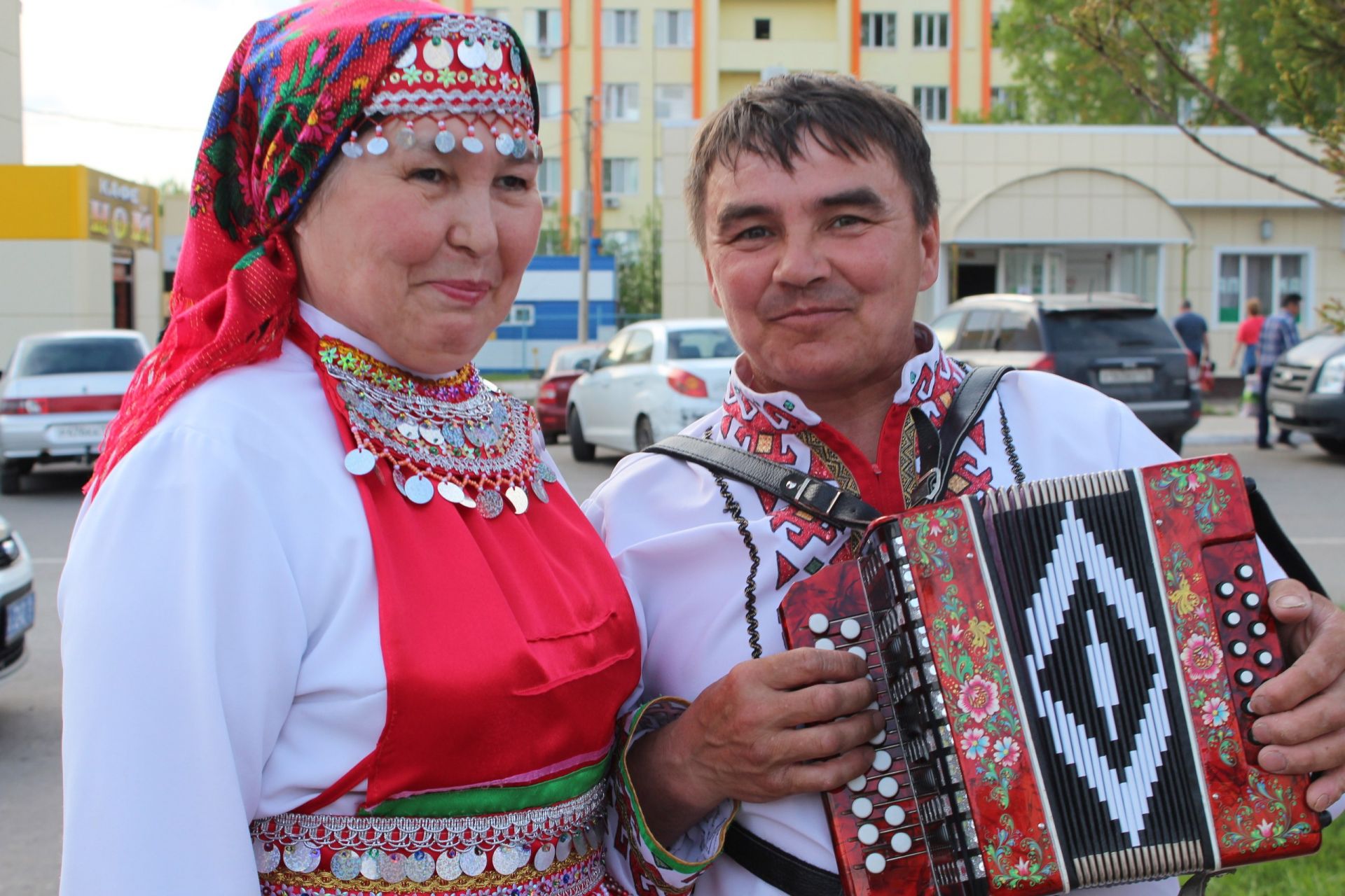 Парад национальных костюмов и фестиваль гармонистов.