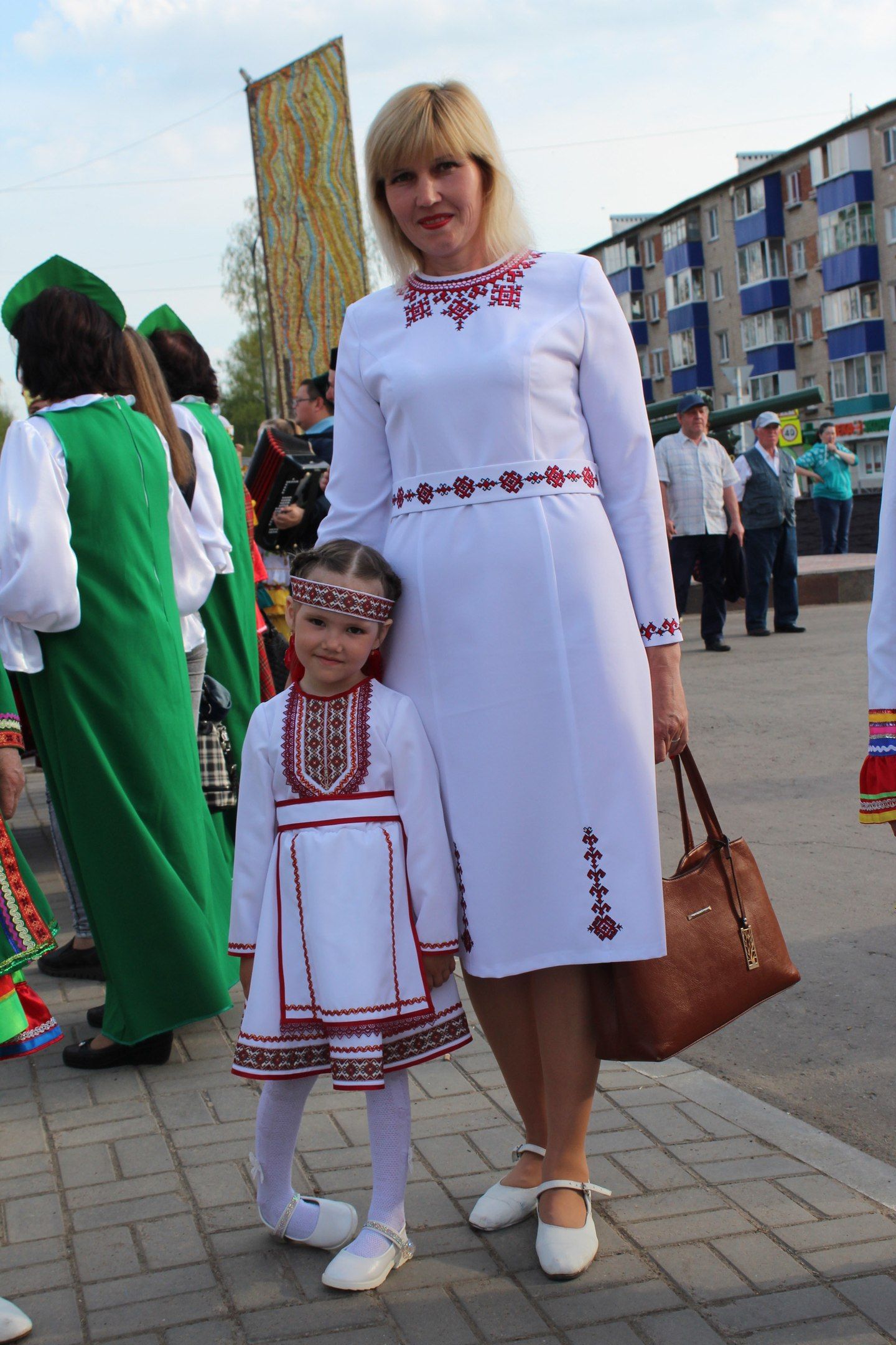 Парад национальных костюмов и фестиваль гармонистов.