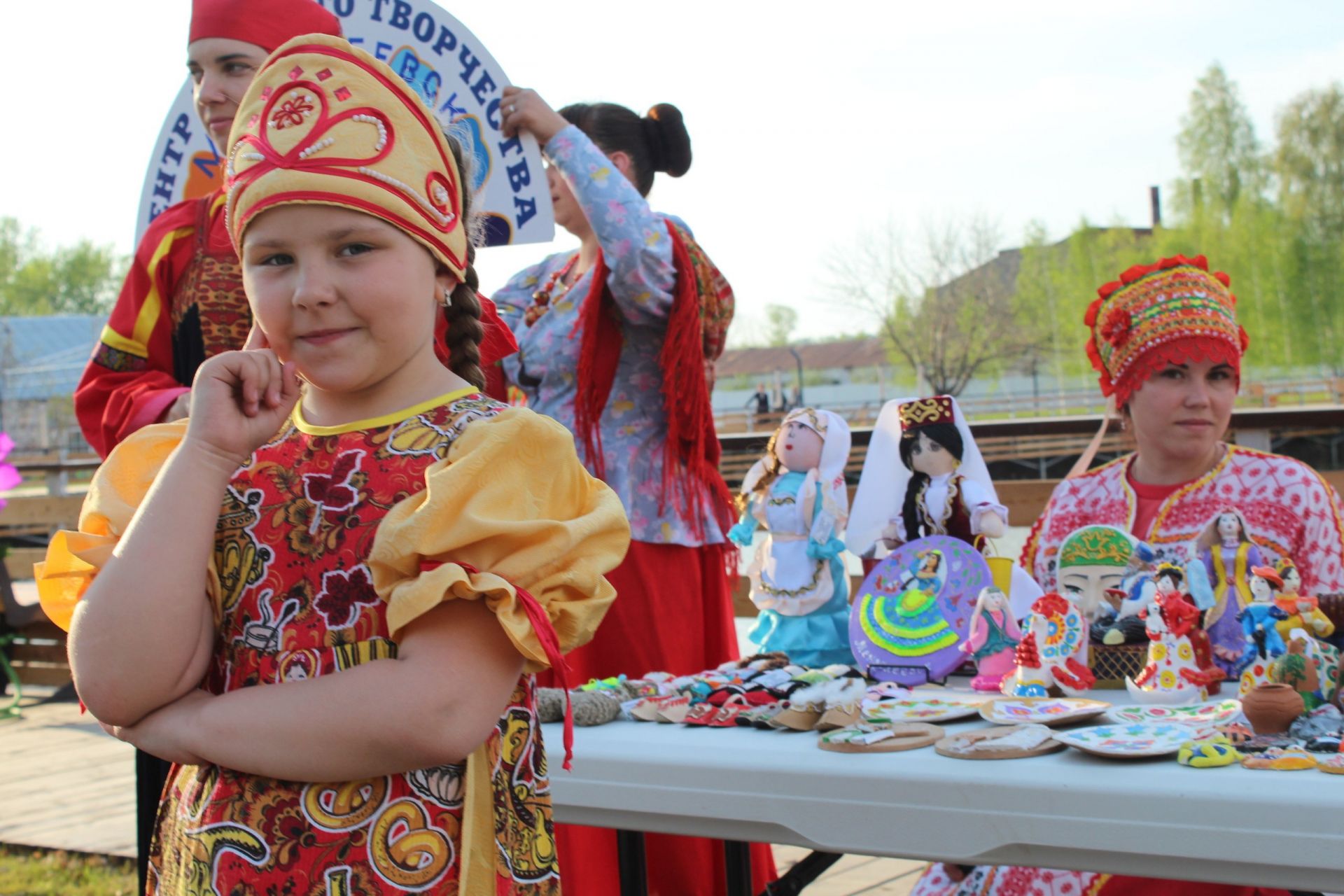 Парад национальных костюмов и фестиваль гармонистов.