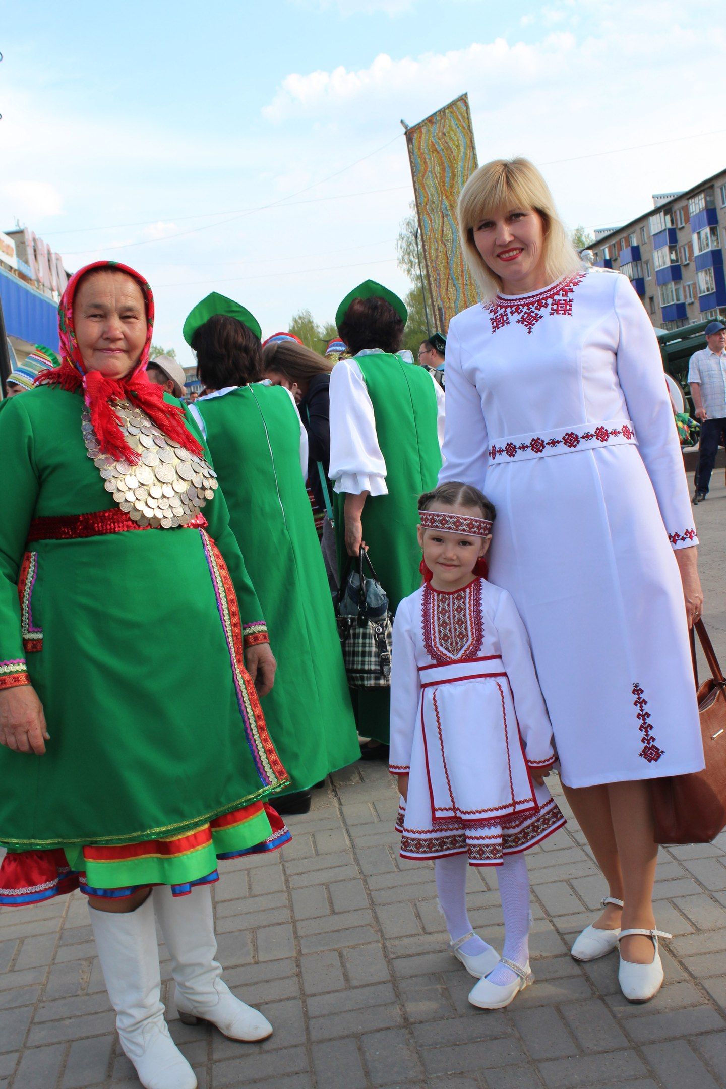 Парад национальных костюмов и фестиваль гармонистов.