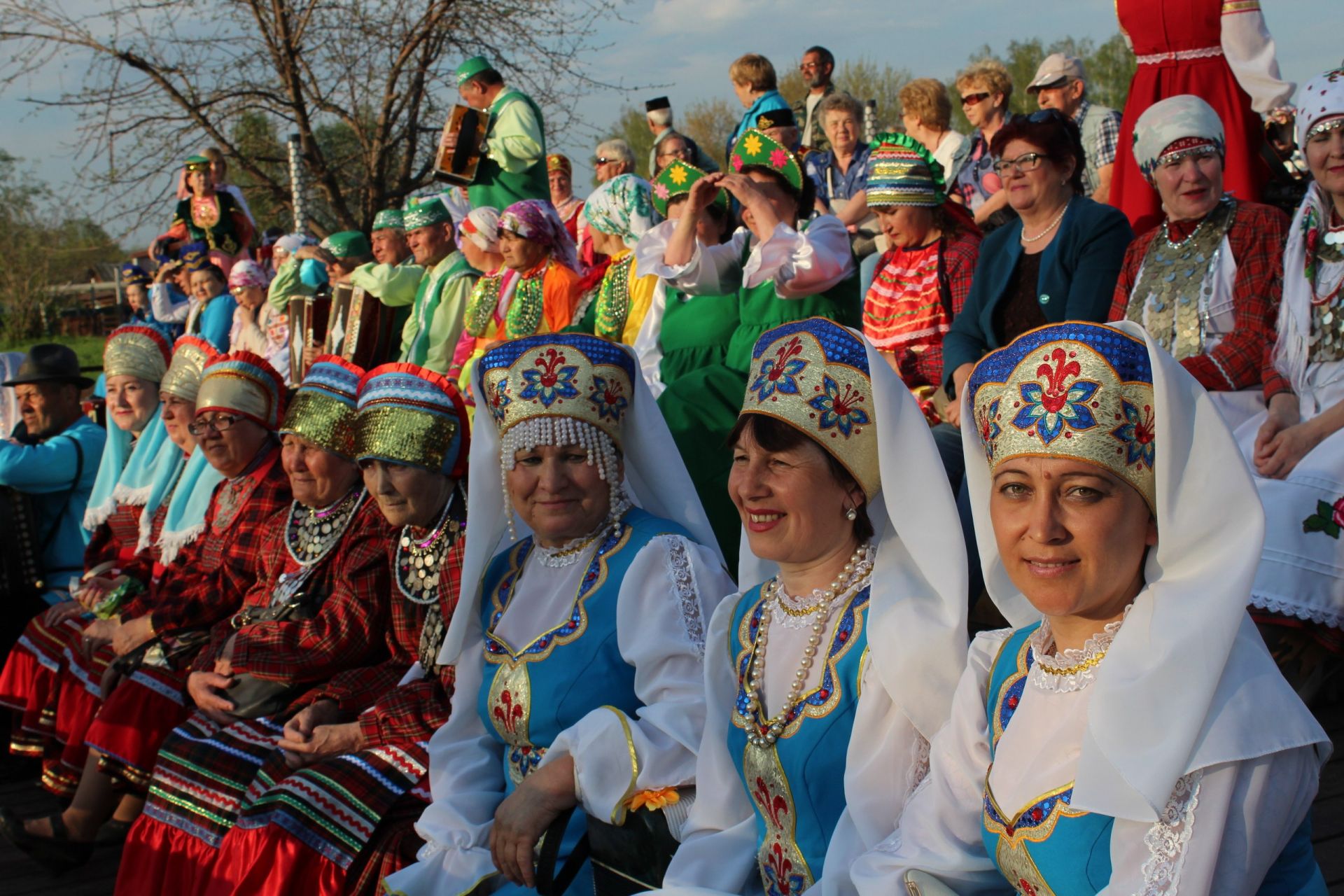 Парад национальных костюмов и фестиваль гармонистов.